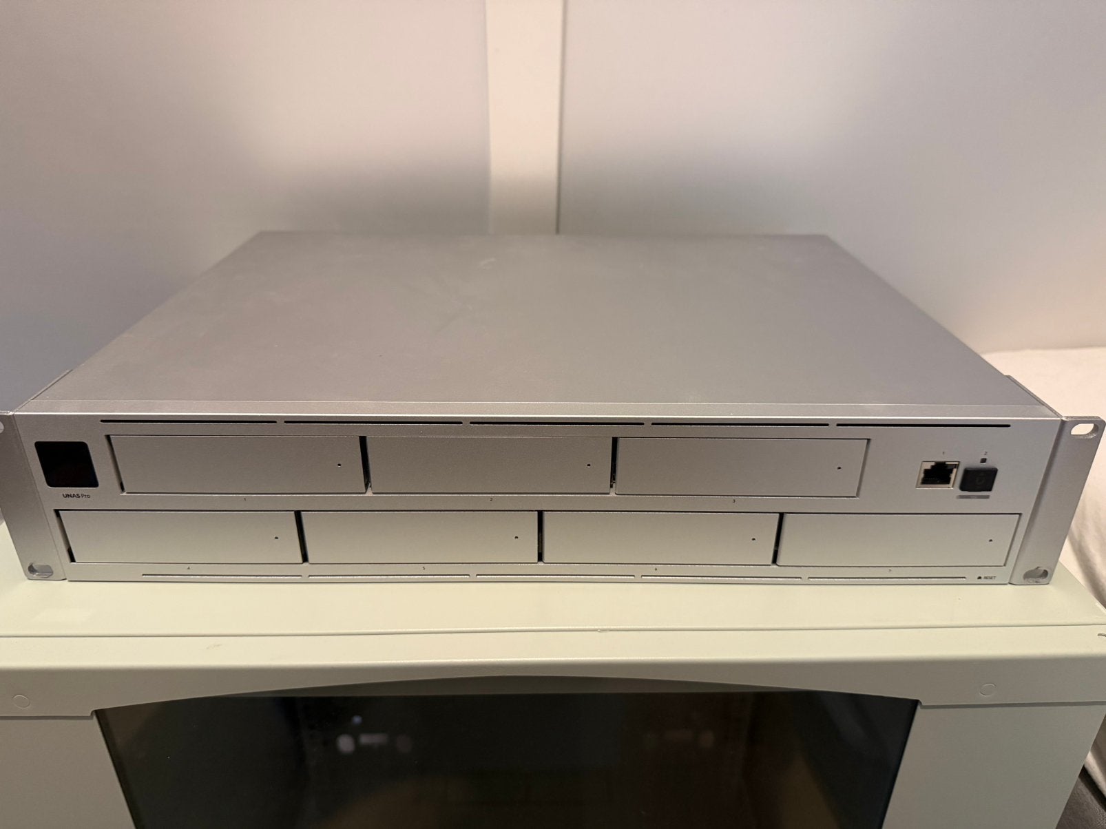 Ubiquiti Unifi UNAS Pro met garantie, Computers en Software, NAS, Ophalen, Zo goed als nieuw