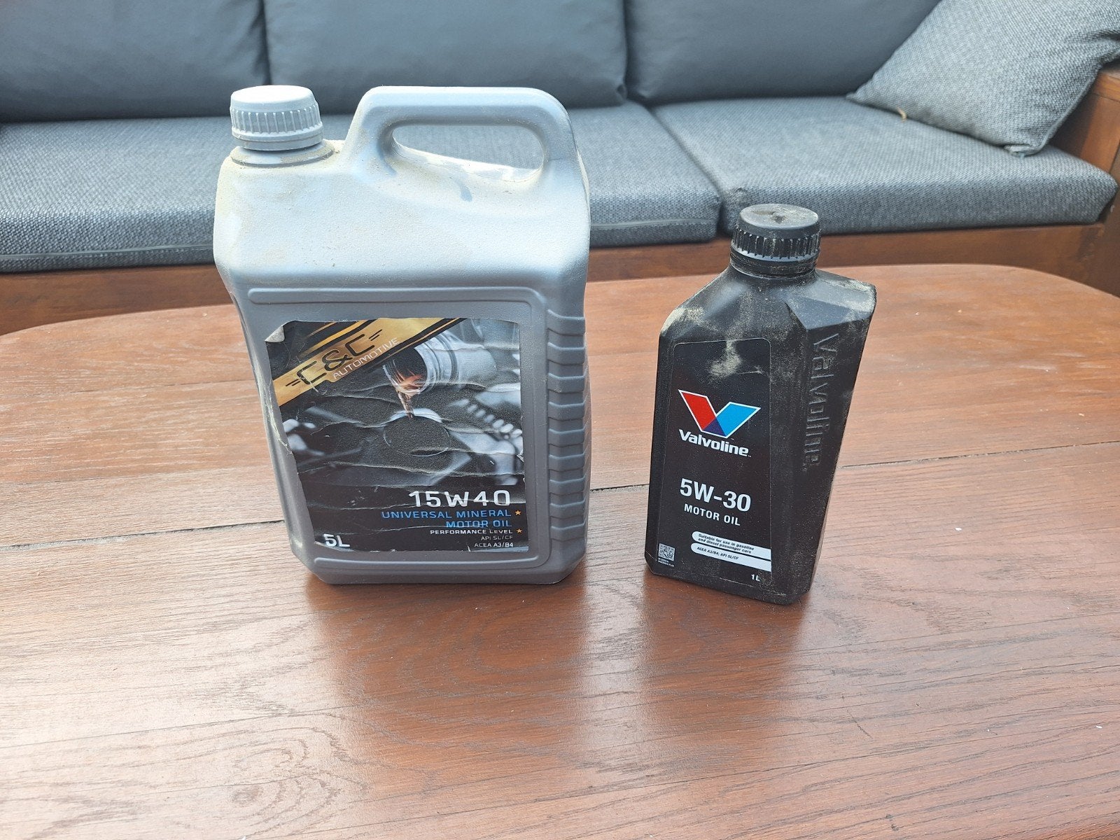 Motorolie: C&C 15W40 (5L) en Valvoline 5W-30 (1L), Ophalen