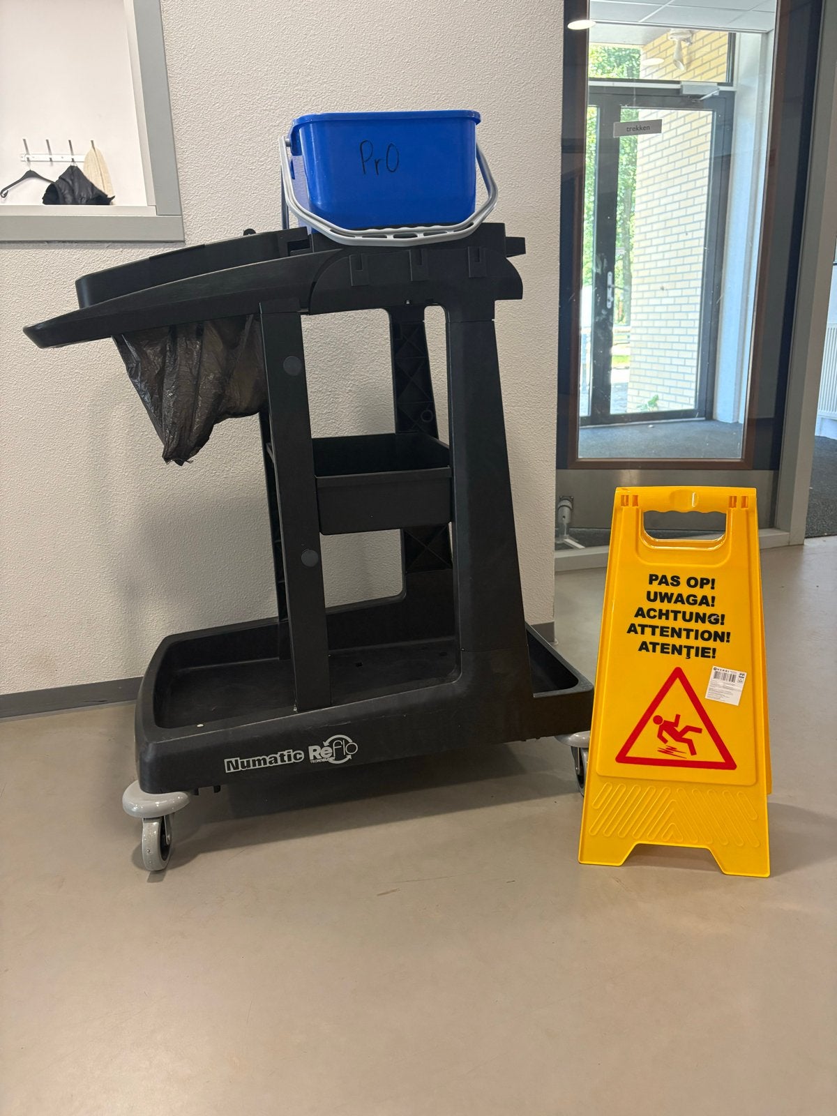 Numatic Schoonmaakkar met Waarschuwingsbord - Perfecte Staat, Ophalen