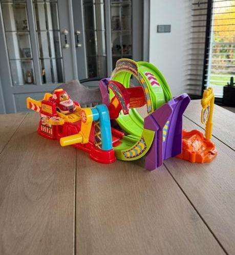 Vtech Race en Stunt Looping - Uit rookvrije huis, Ophalen of Verzenden, Zo goed als nieuw, 2 tot 4 jaar