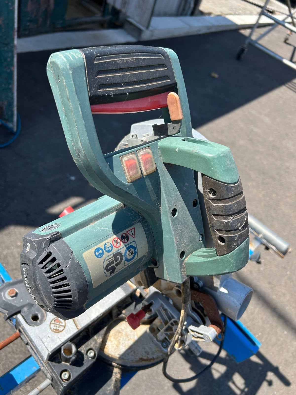 Metabo KS 216 M Lasercut Afkortzaag met onderstel, Ophalen, Gebruikt, 70 mm of meer, Afkortzaag