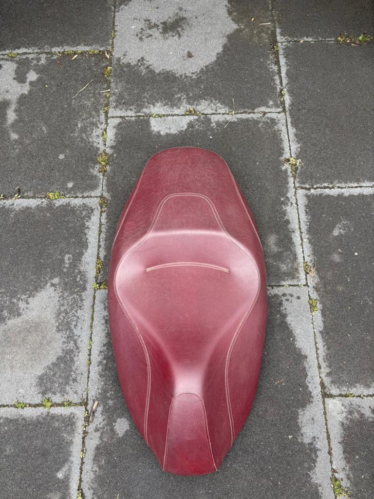 Piaggio Beverly zadel 125 / 300 / 350, Ophalen, Zo goed als nieuw, Zadel, Piaggio