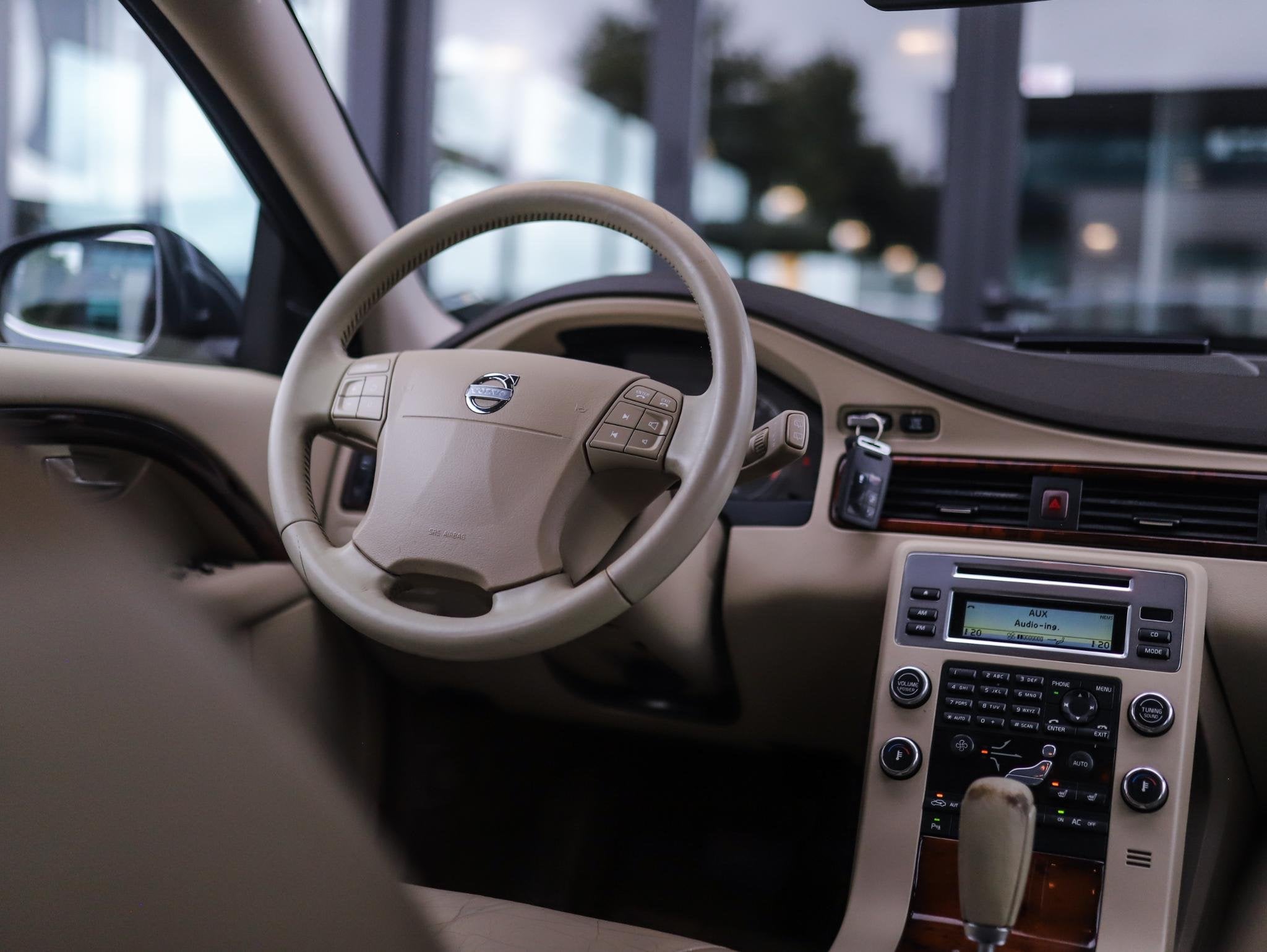 Volvo V70 3.2 Summum | Keyless | Leder | Stoelverw. | PDC |, 238 pk, 93 €/maand, Euro 4, Zilver of Grijs