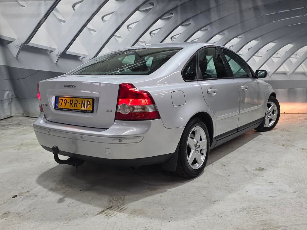 Volvo S40 2.4 Automaat 2005, Auto's, Gebruikt, 700 kg, Leder en Stof, 2435 cc