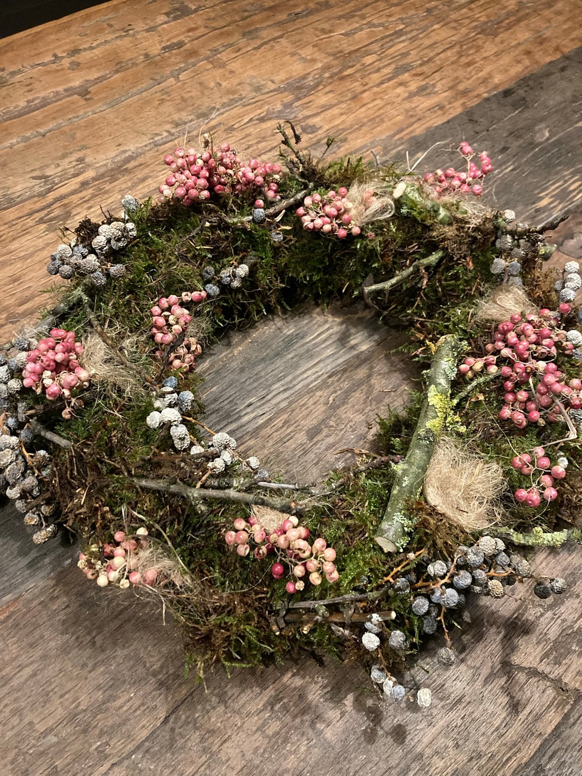 Natuurlijke Krans 32 cm met Dadeltakken en Peperbollen, Ophalen of Verzenden, Nieuw, Krans, Natuurlijk materiaal