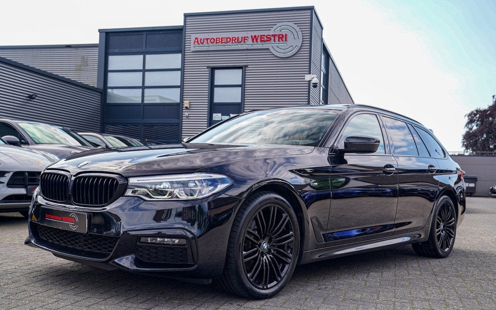 BMW 5-serie Touring 520i High Executive | M-Pakket | Harman/, Auto's, Automaat, 1998 cc, Achterwielaandrijving, 4 cilinders