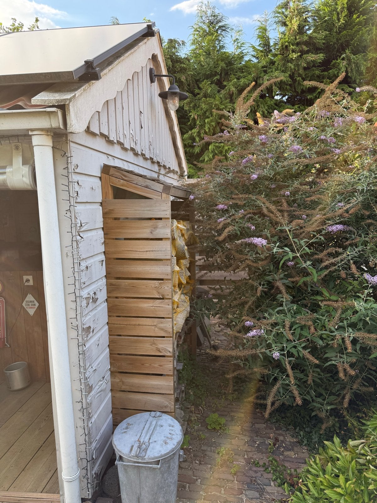 Gezellige houten schuur met overkapping en ramen, Ophalen, 250 tot 500 cm, Schuur, 2 ramen