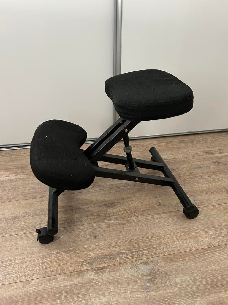 Ergonomische kniestoel - Zwart, verstelbaar, Ophalen, Zwart, Zo goed als nieuw, Metaal