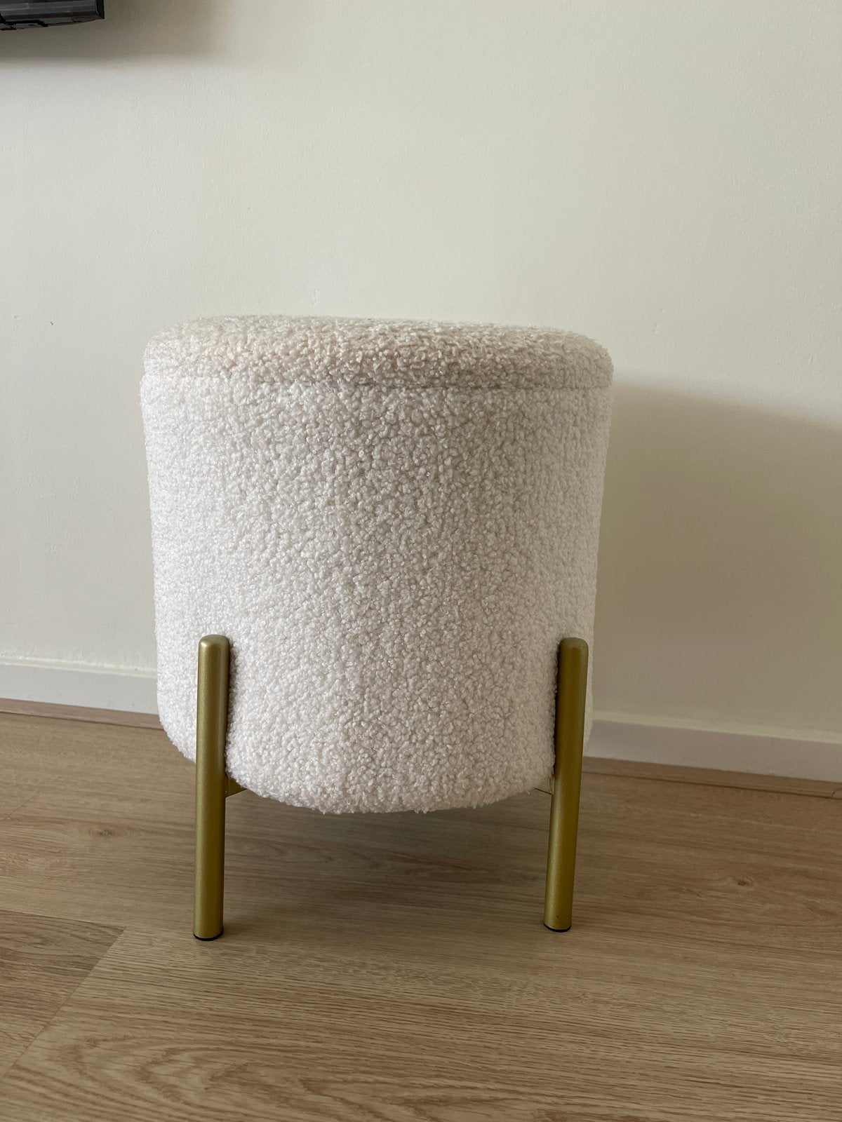 Teddy Bouclé Poef met Opbergruimte en Gouden Poten, Huis en Inrichting, Krukjes, Zo goed als nieuw, Overige materialen, Ophalen