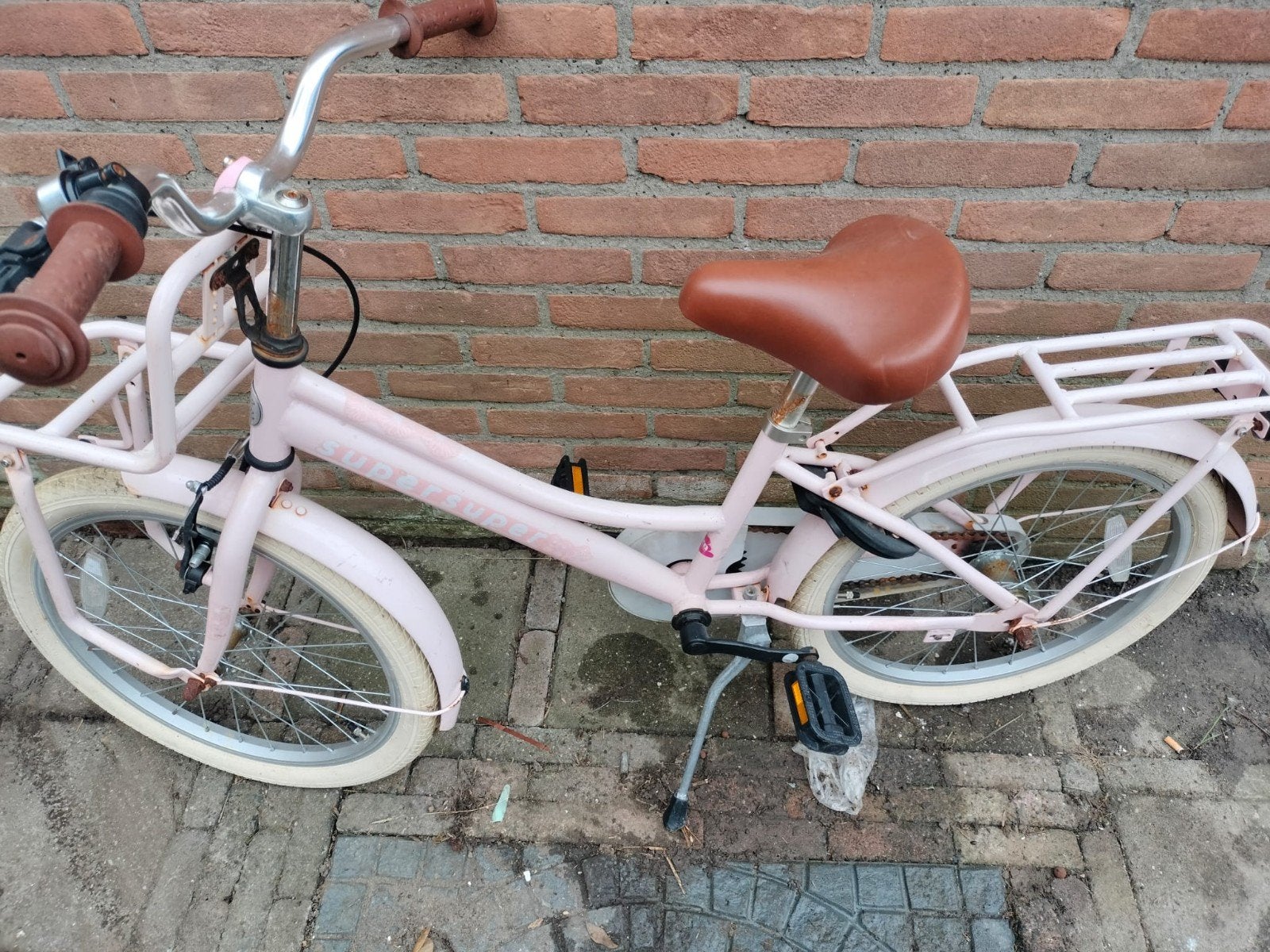 Roze SuperSuper kinderfiets met voordrager, Ophalen, Terugtraprem, Gebruikt, Handrem