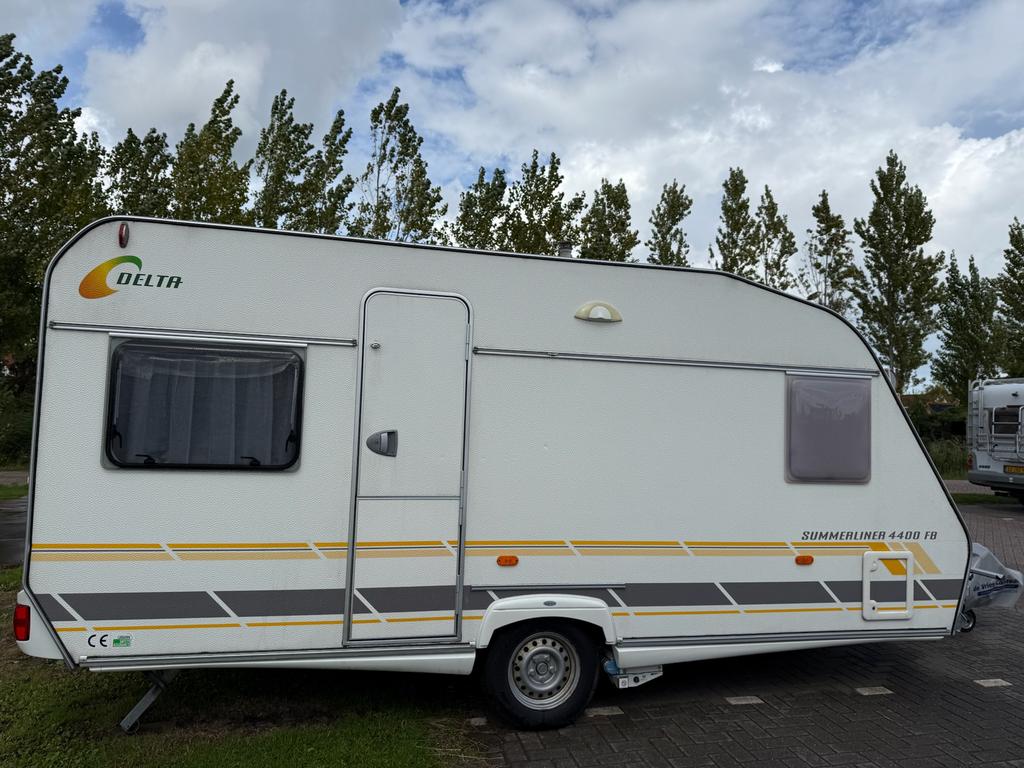 Zeer nette Delta Summerliner 4400 FB 2008 Mover/E-bikedrager, Vast bed, 750 - 1000 kg, Particulier, 4 tot 5 meter