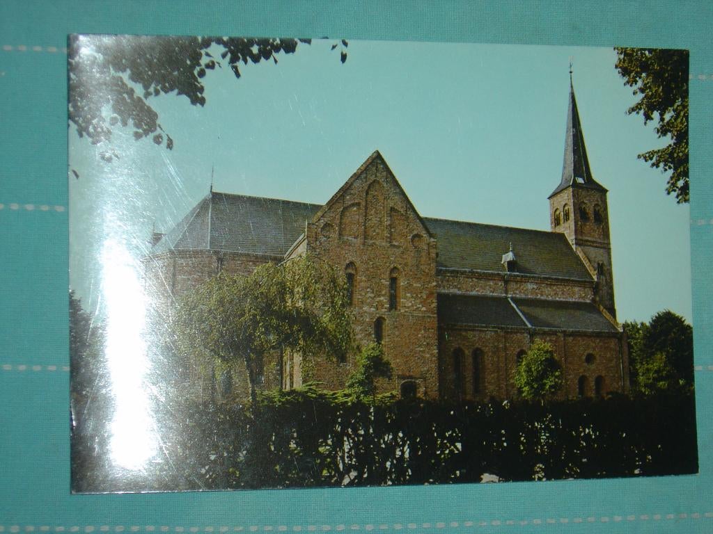 20) Kleuren ansichtkaart kerk Bergum, Ophalen of Verzenden, 1980 tot heden, Ongelopen, Friesland