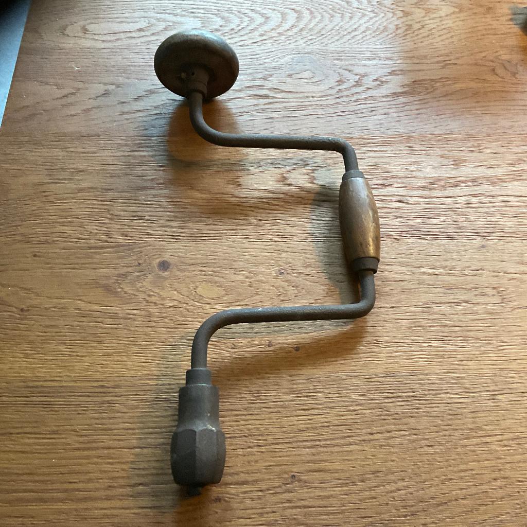 Oude handboor, Ophalen