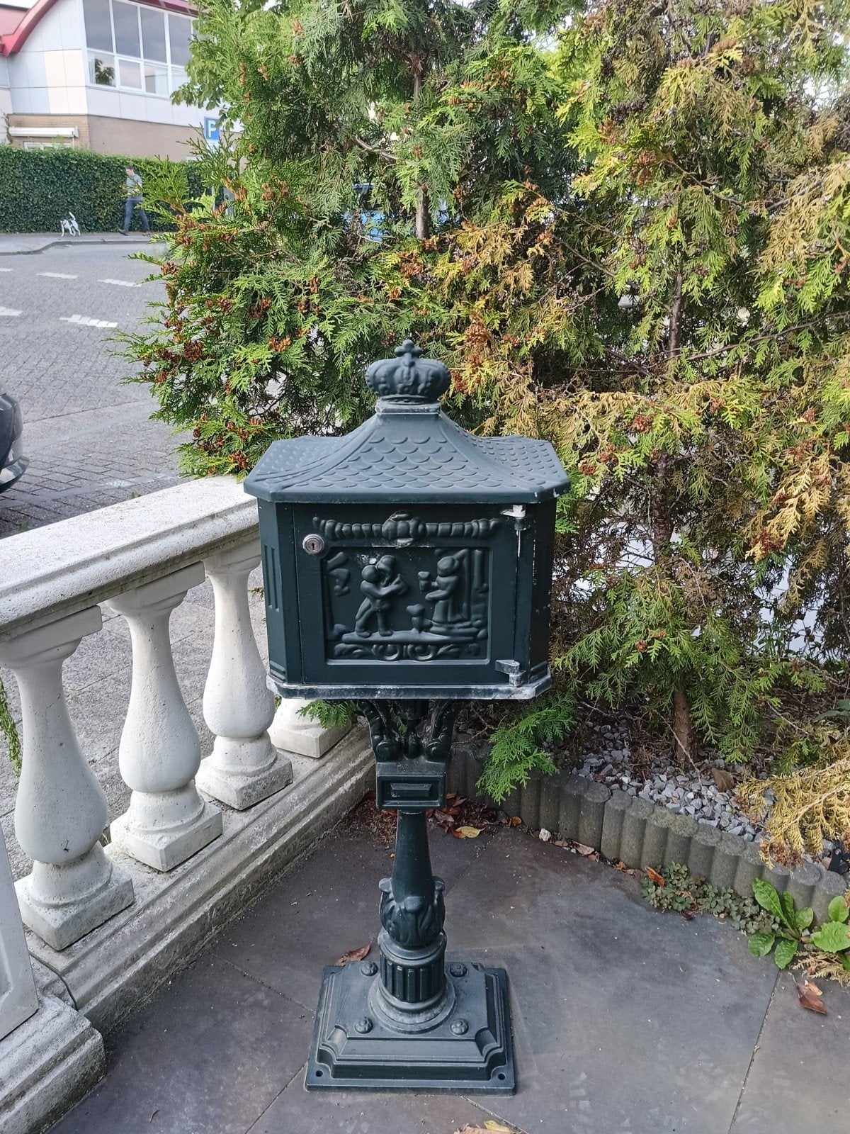 Staande metalen brievenbus, Ophalen, IJzer