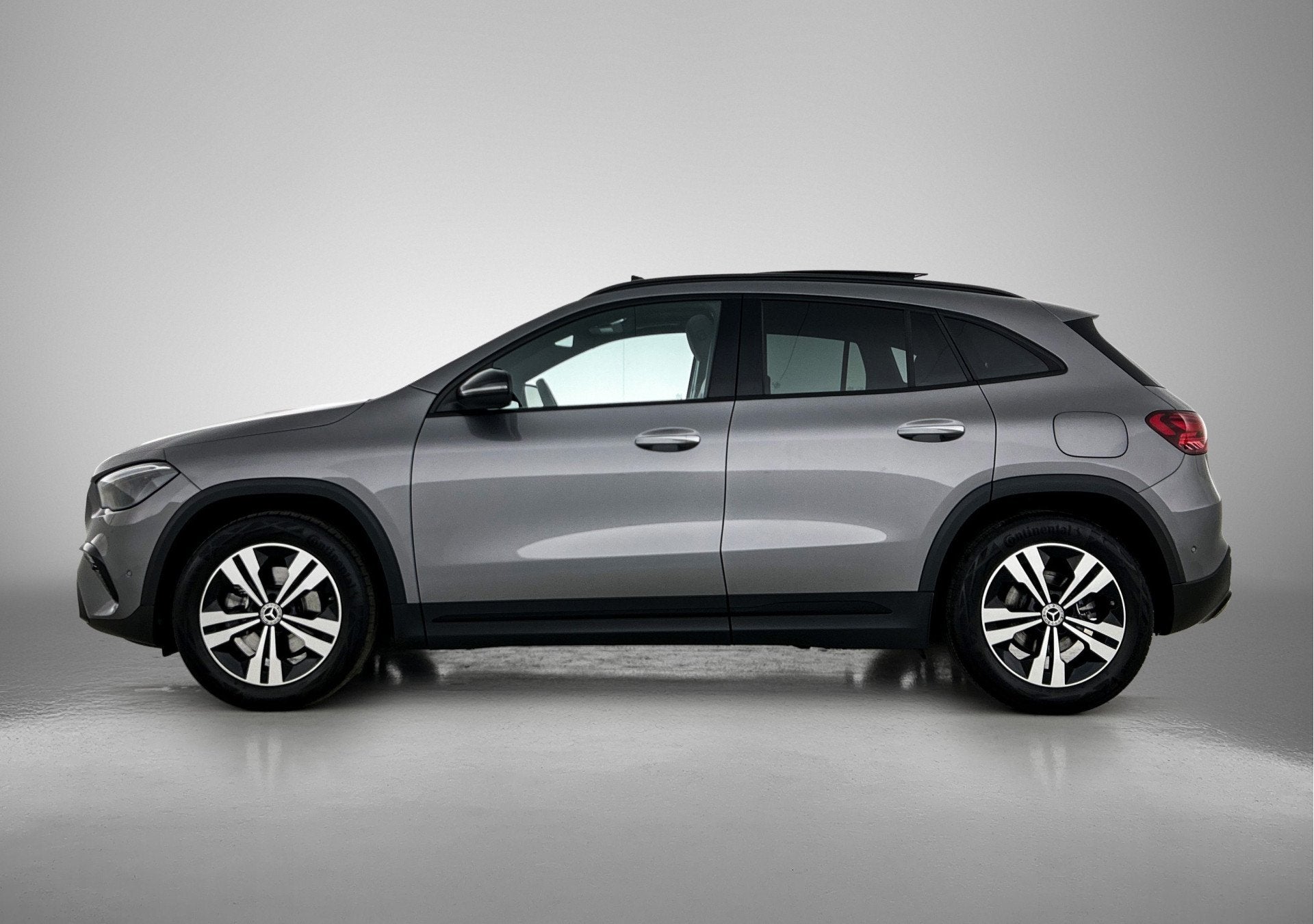Mercedes-Benz GLA 180 Luxury Line | Night pakket | Panorama, 12 maanden, Gebruikt, 4 cilinders, Origineel Nederlands