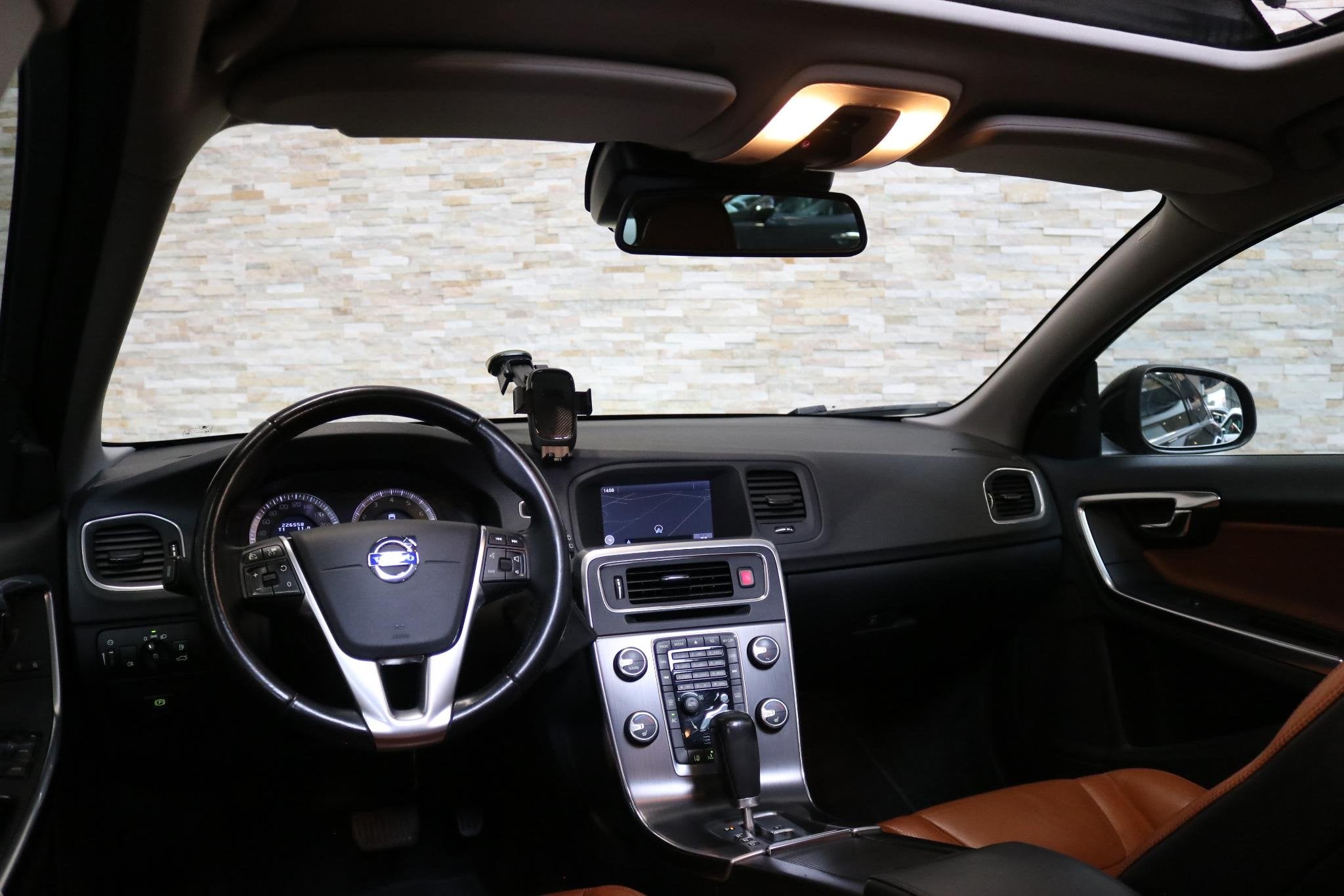 Volvo V60 2.0T Summum AUT | Camera | Adaptieve CC | Schuifda, Euro 5, 1502 kg, 4 cilinders, Zwart