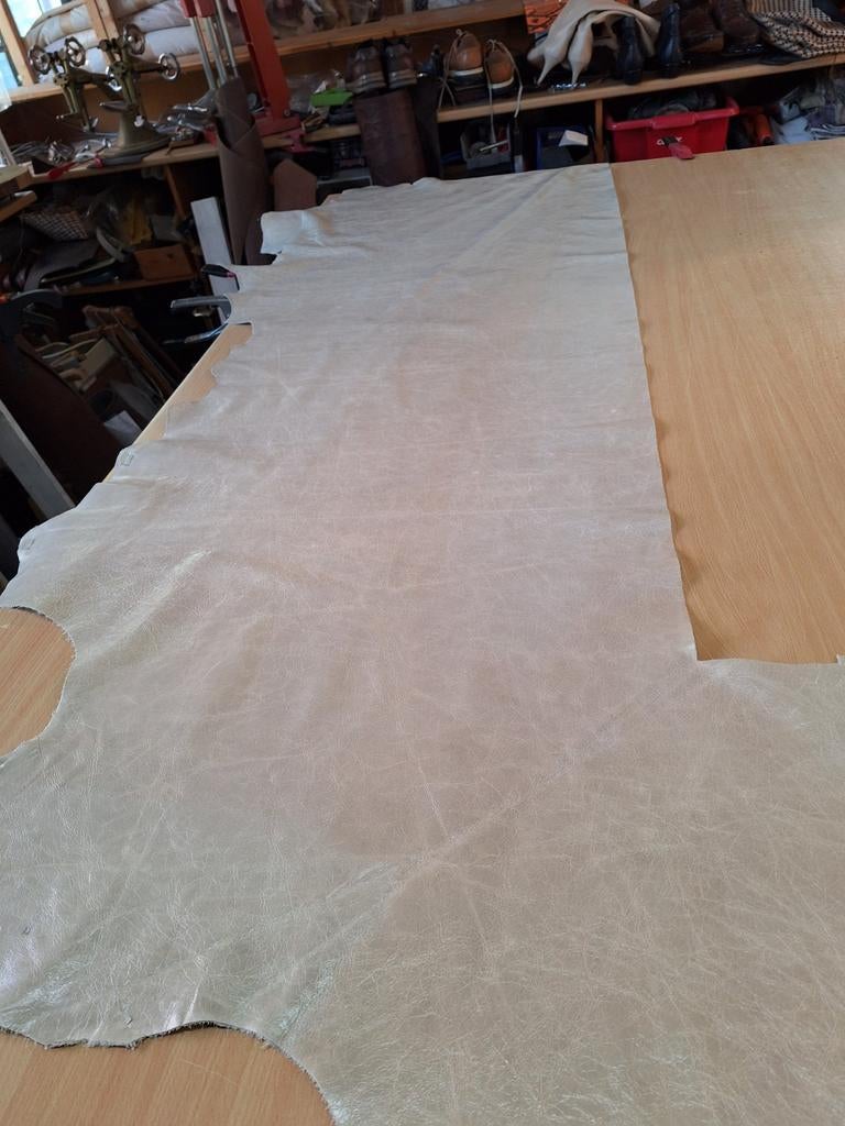 Halve rundshuid, Krakalee ,Beige., Beige, Leer of Kunstleer, Nieuw, Ophalen of Verzenden