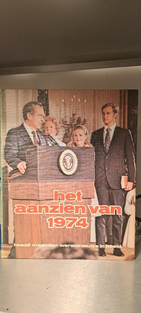 Het aanzien van 1974 (Z247-93), Boeken, Ophalen of Verzenden, Gelezen, Overige gebieden