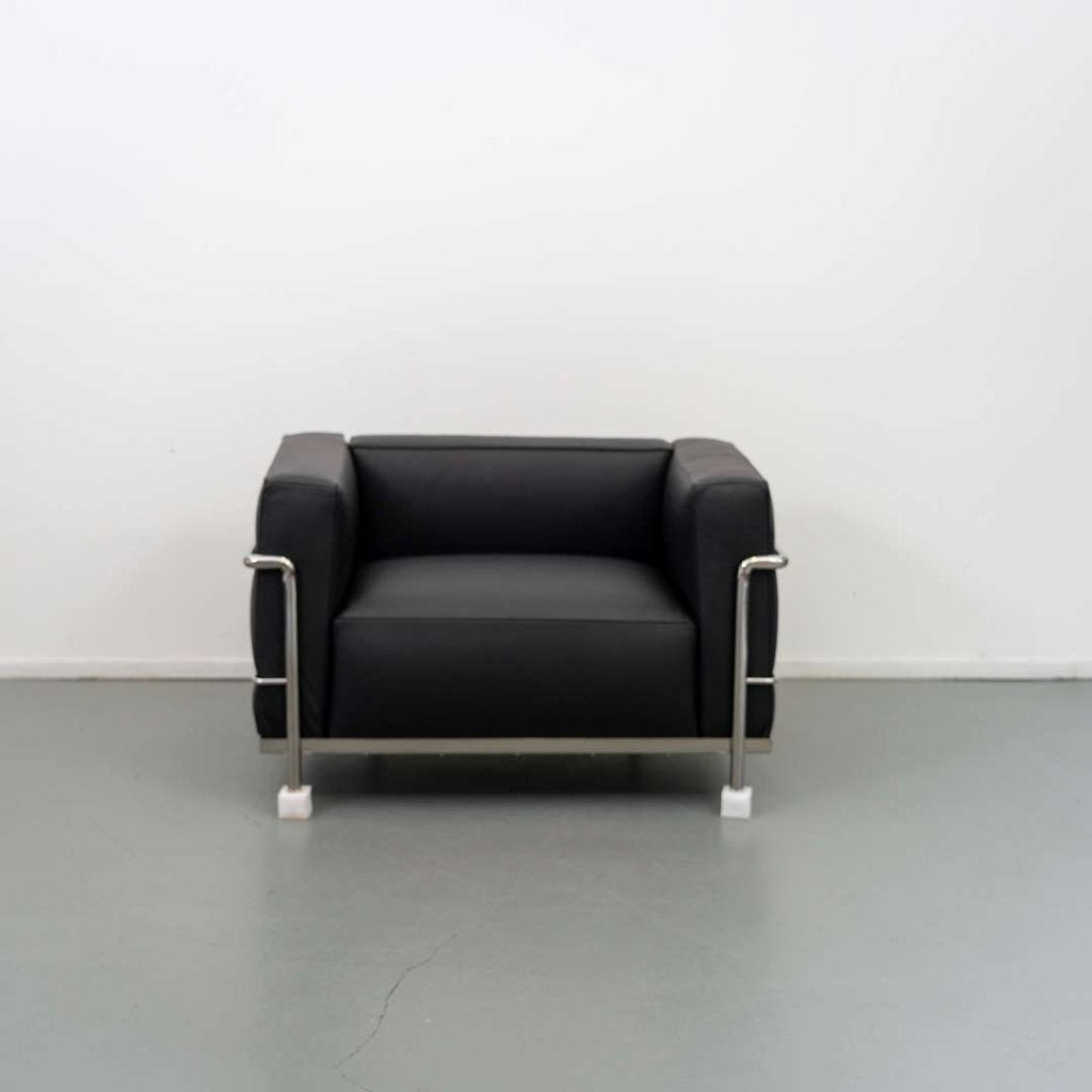 1x Cassina Le Corbusier LC3 fauteuil Zwart - Leer, Huis en Inrichting, Fauteuils, Niet ingevuld, Minder dan 75 cm, Niet ingevuld
