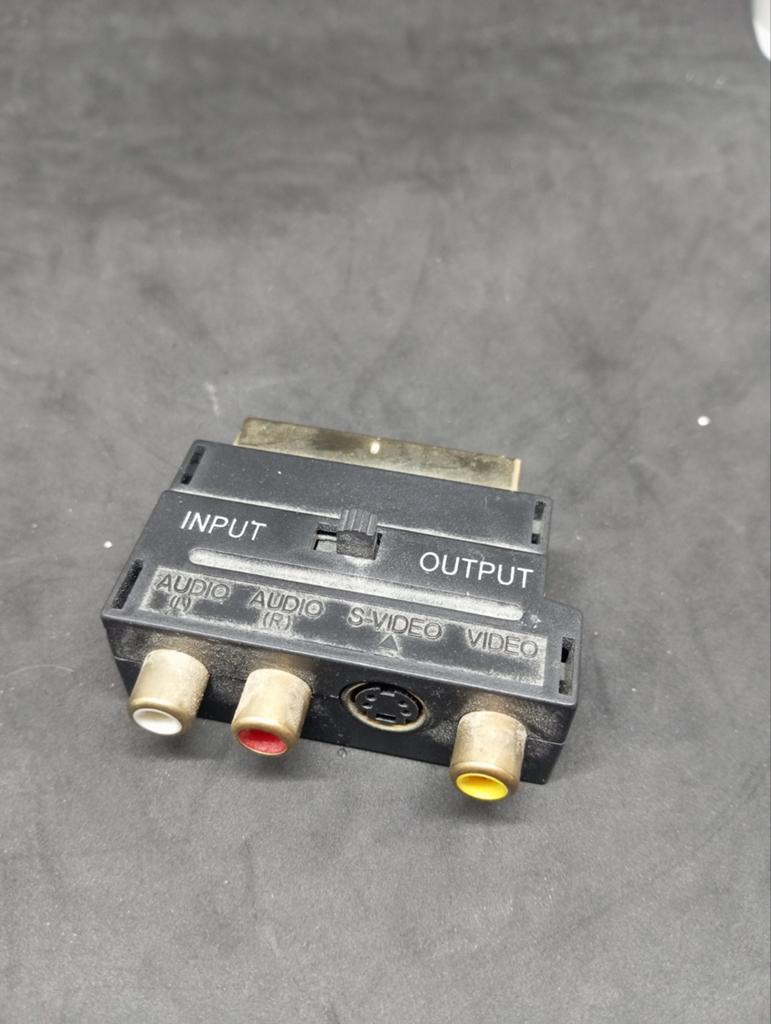 SCART AV Adapter - Input/Output Schakelaar, Ophalen of Verzenden, Gebruikt, Minder dan 2 meter, Overige kabels