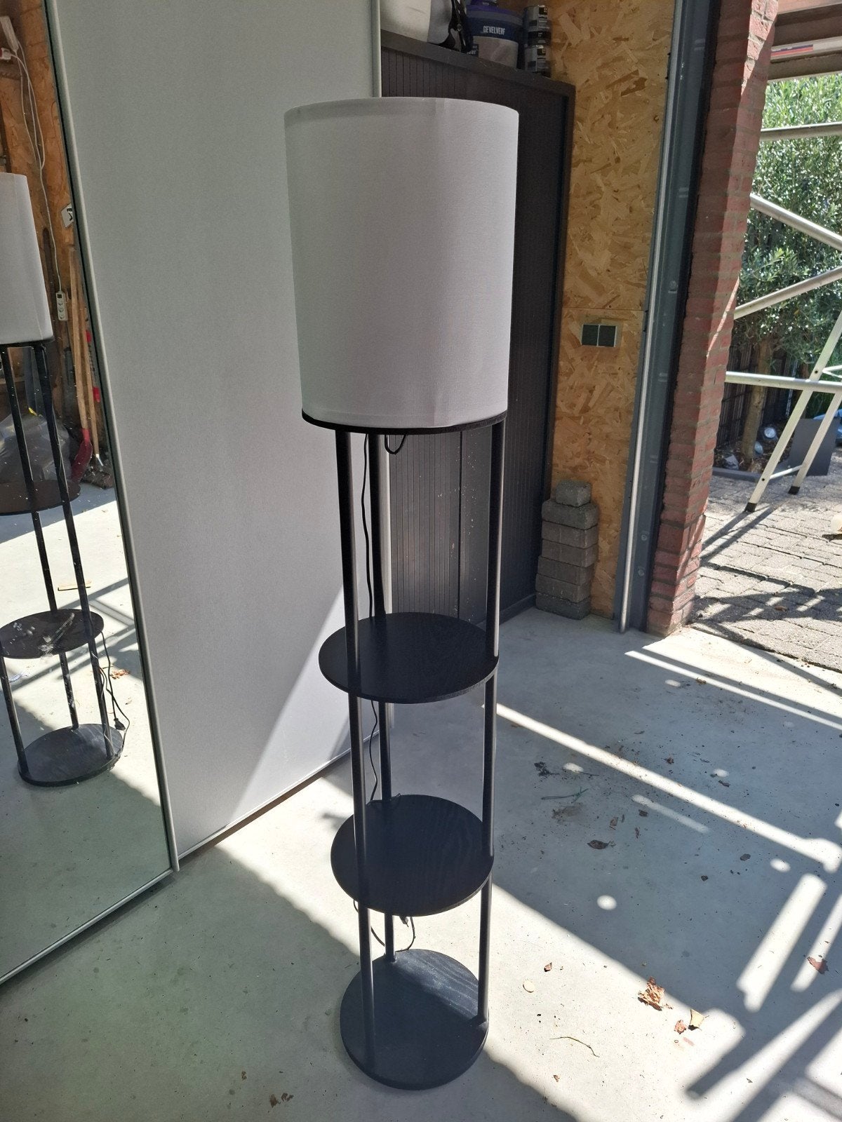 Staande lamp met witte kap en zwart onderstel, 158 cm hoog, Ophalen, Gebruikt, Textiel, 150 tot 200 cm