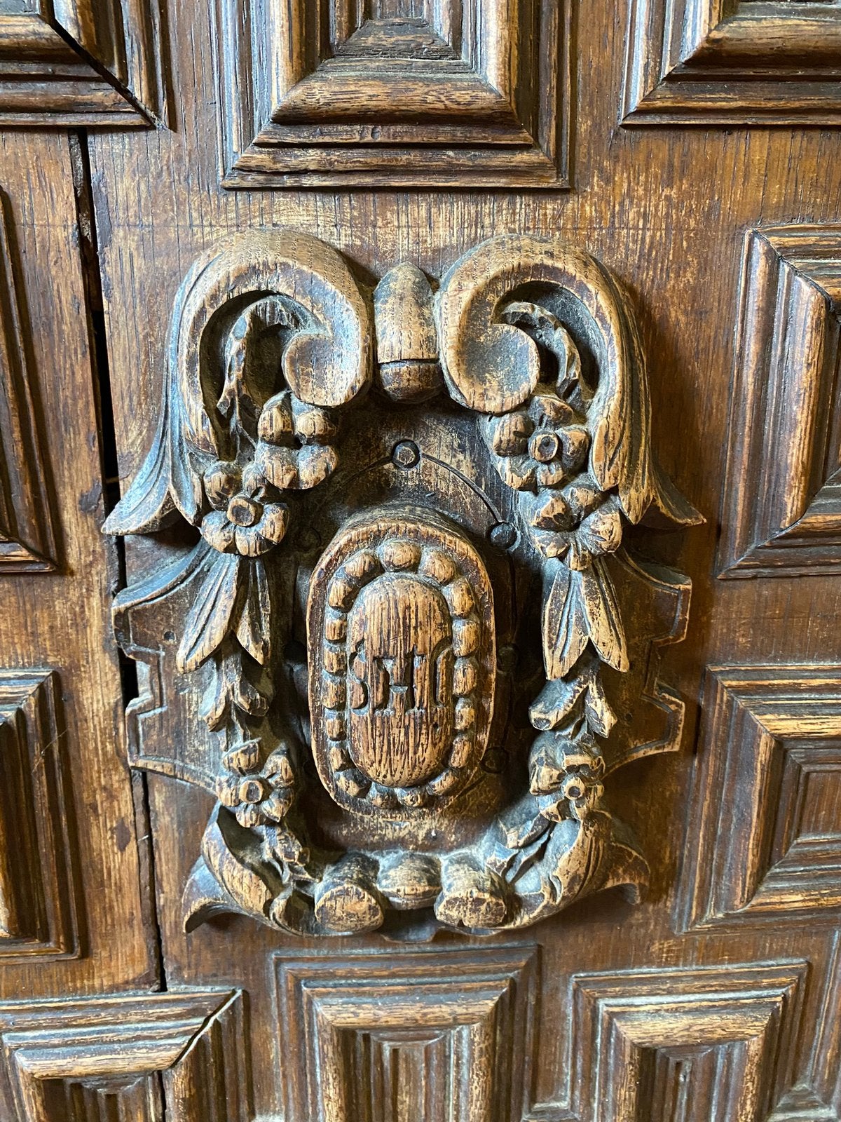 Antiek Frans eiken kast met afbeelding heilige geest, Antiek en Kunst, Antiek | Meubels | Kasten, Ophalen
