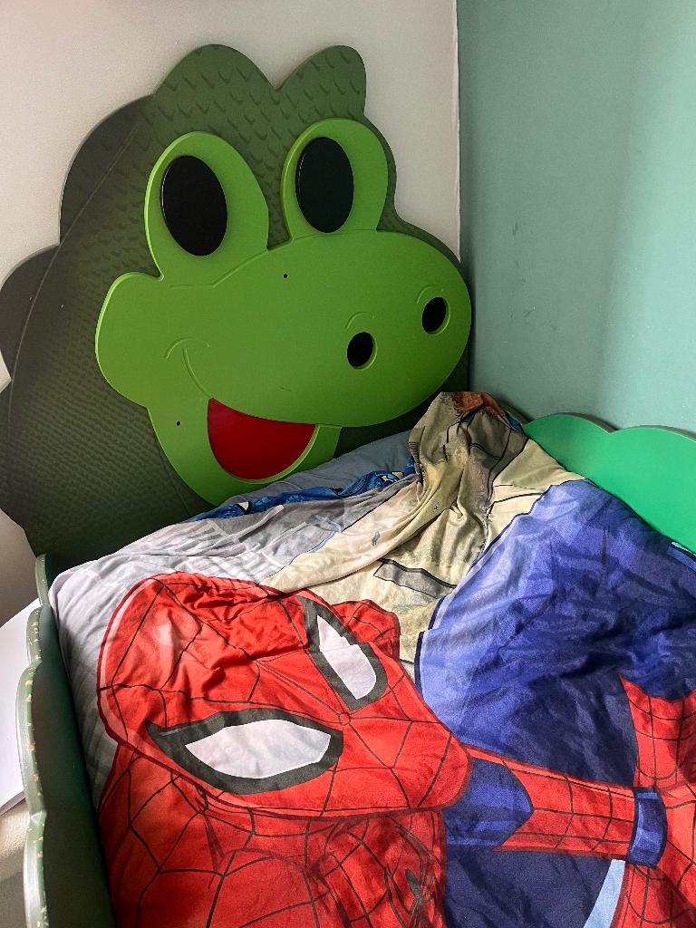 Dino’s bed, Kinderen en Baby's, Kinderkamer | Bedden, 85 tot 100 cm, Gebruikt, 180 cm of meer, Ophalen