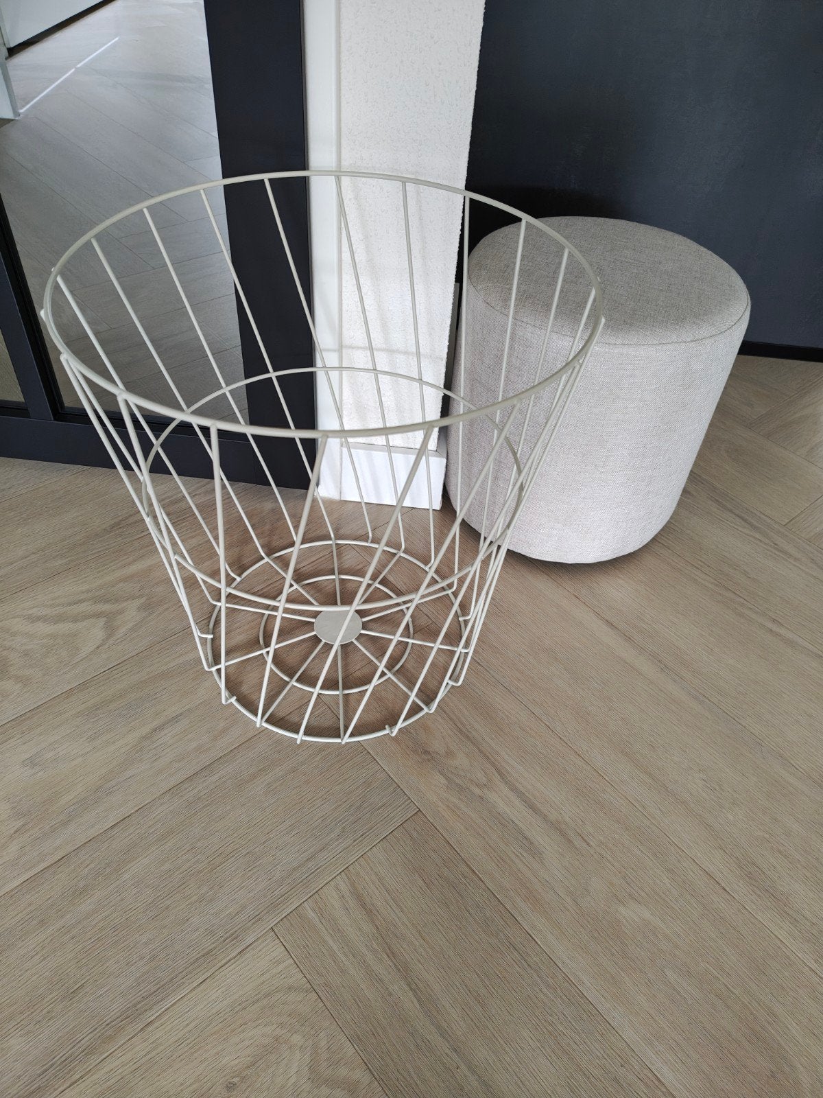 Beige stalen draadmand., Huis en Inrichting, Woonaccessoires | Schalen en Manden, Ophalen, Zo goed als nieuw, Rond, Overige materialen