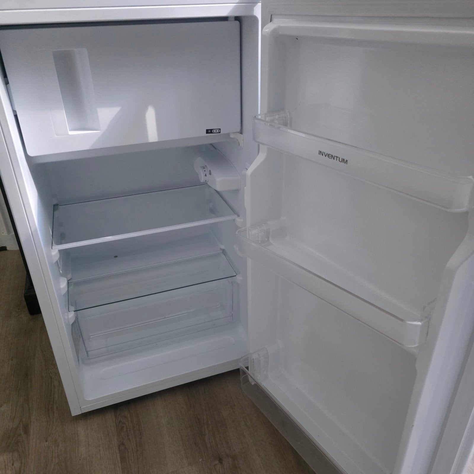 Inventum Koelkast met vriesvak - Nieuwstaat, past in caravan, Witgoed en Apparatuur, Koelkasten en IJskasten, Ophalen