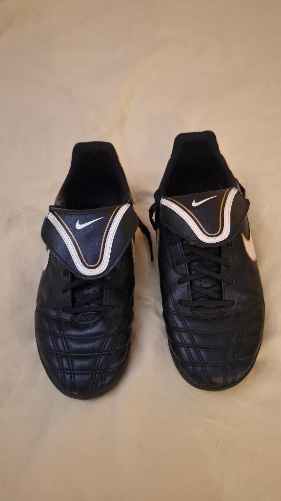 Nike Kunstgras sport schoenen 37.5, Maat XS of kleiner, Schoenen, Ophalen of Verzenden, Zo goed als nieuw