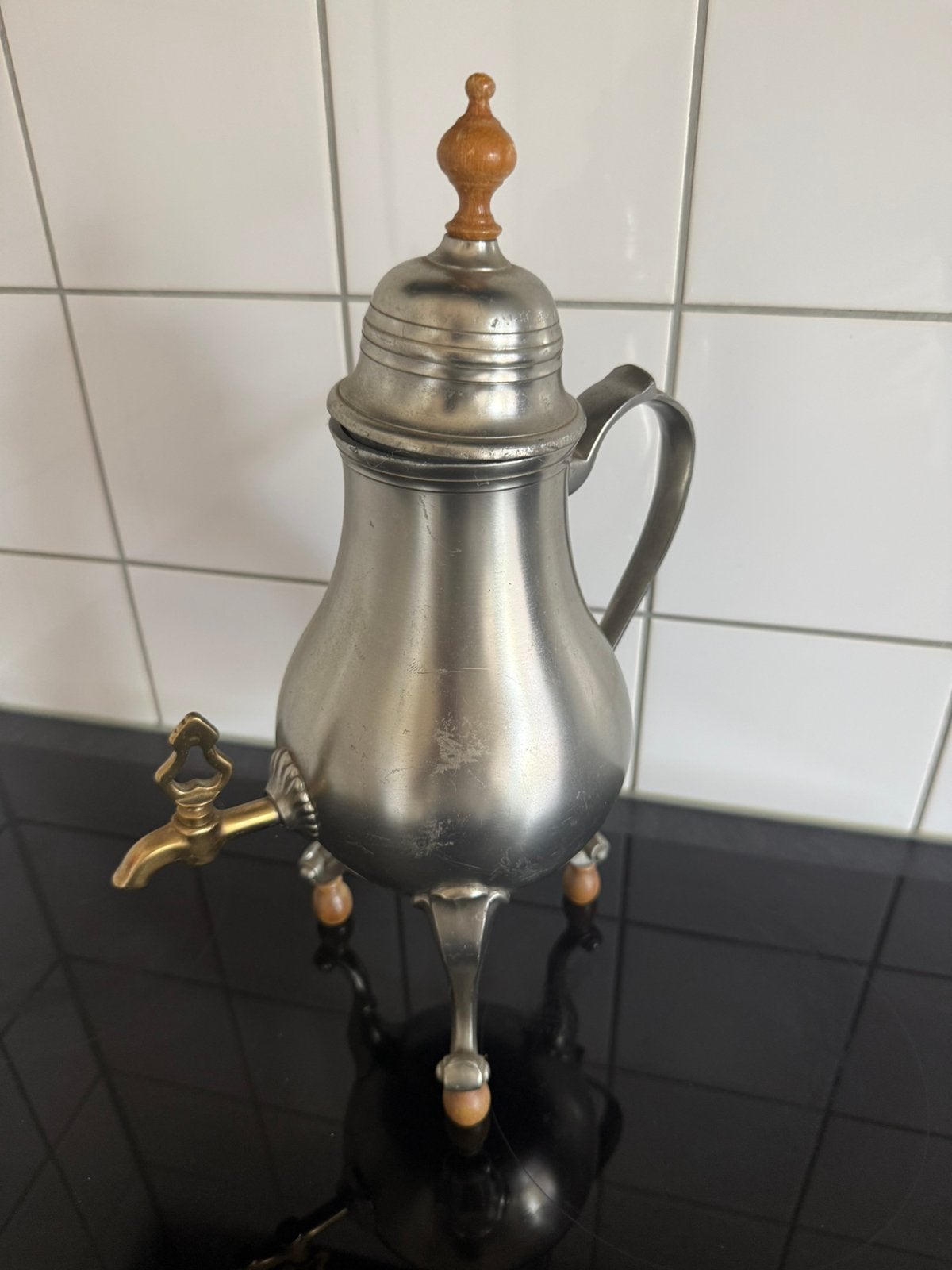 Tin theepot, Ophalen