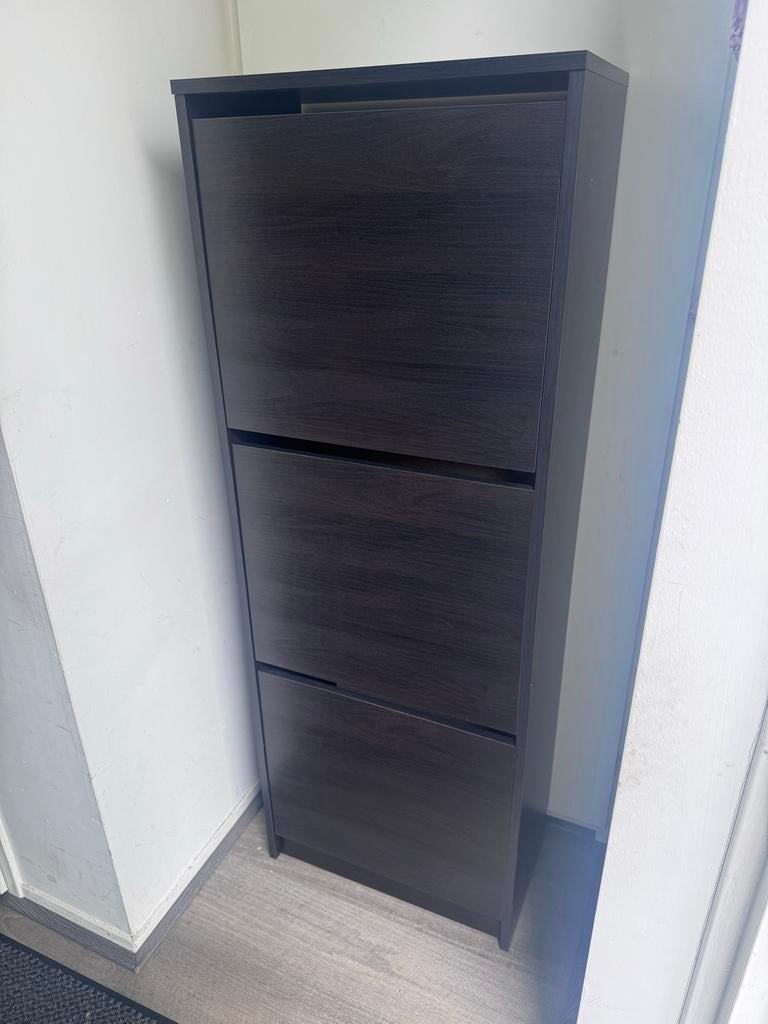 Ikea Bissa schoenenkast 3 vakken zwartbruin 49x28x135, Ophalen, Zo goed als nieuw