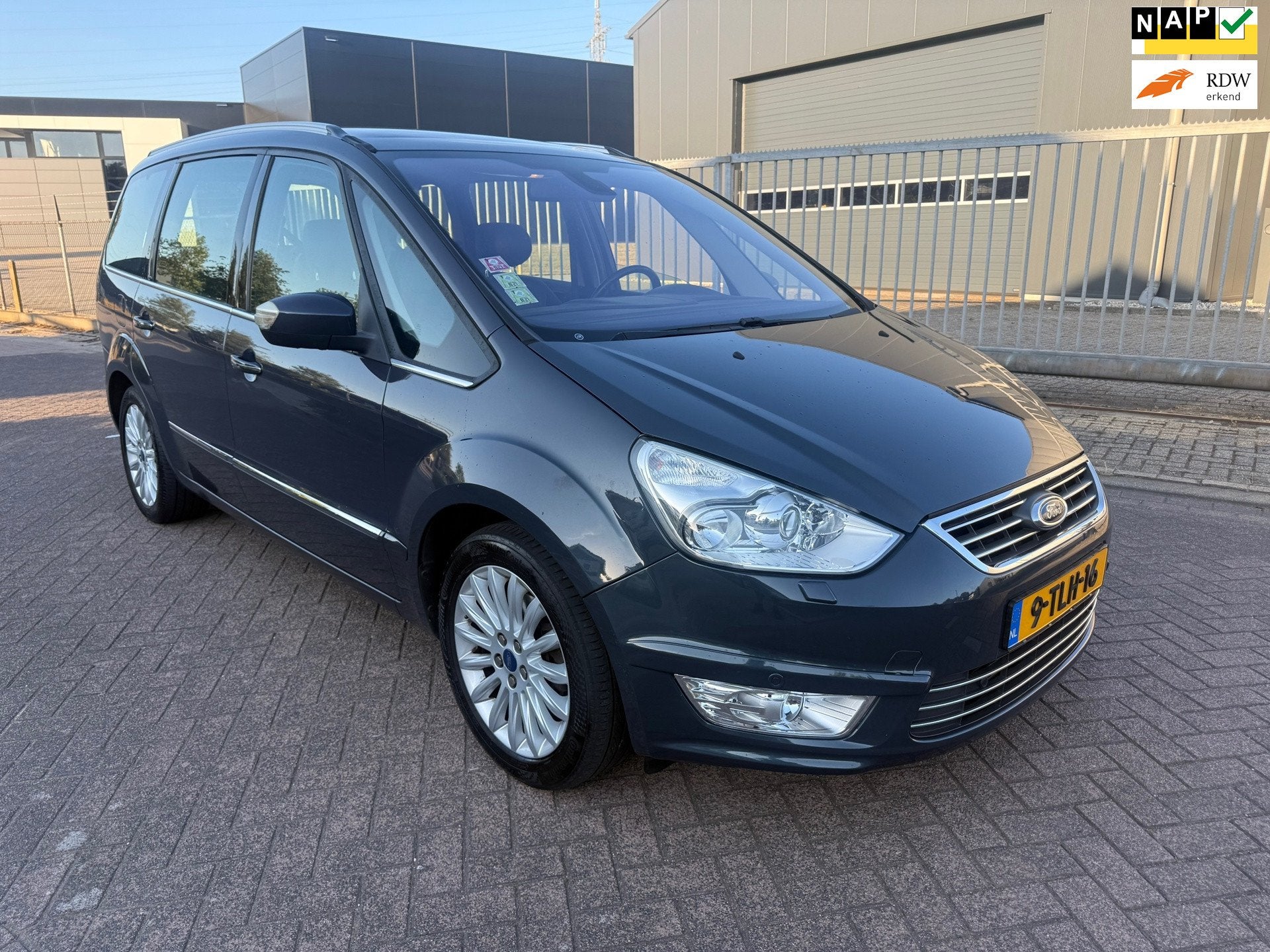 Ford Galaxy 1.6 SCTi Platinum *NWE APK* LEDER* CAMERA*, Auto's, Voorwielaandrijving, Gebruikt, 4 cilinders, 1634 kg
