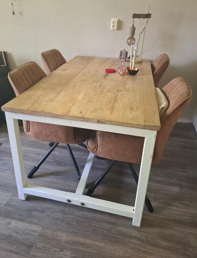 Eettafel, Gebruikt, 50 tot 100 cm, 150 tot 200 cm, Vier personen