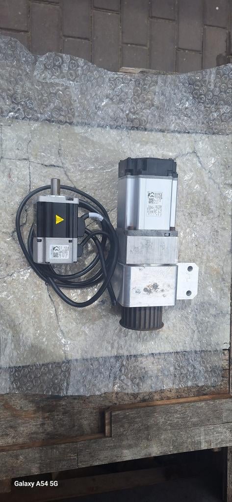 2 servo motoren, Ophalen, Elektromotor