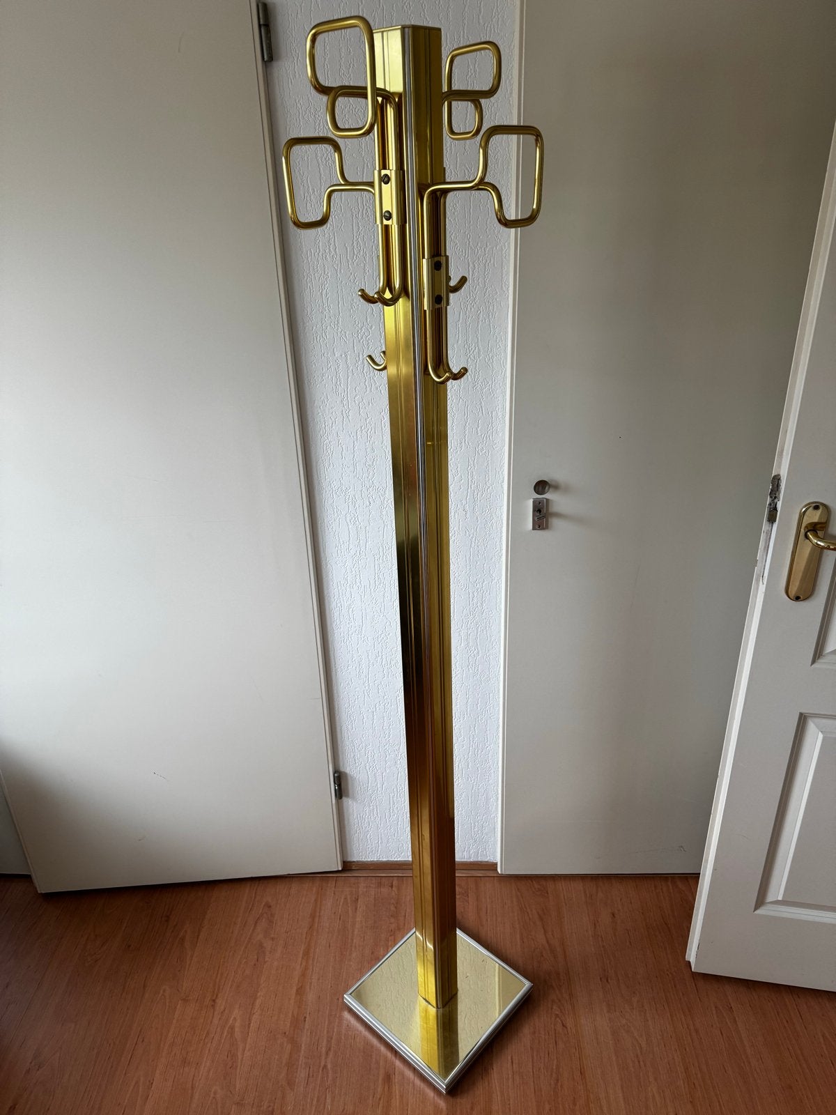 Vintage gouden staande kapstok met marmeren voet, Huis en Inrichting, Woonaccessoires | Kapstokken, Ophalen, Gebruikt, Metaal