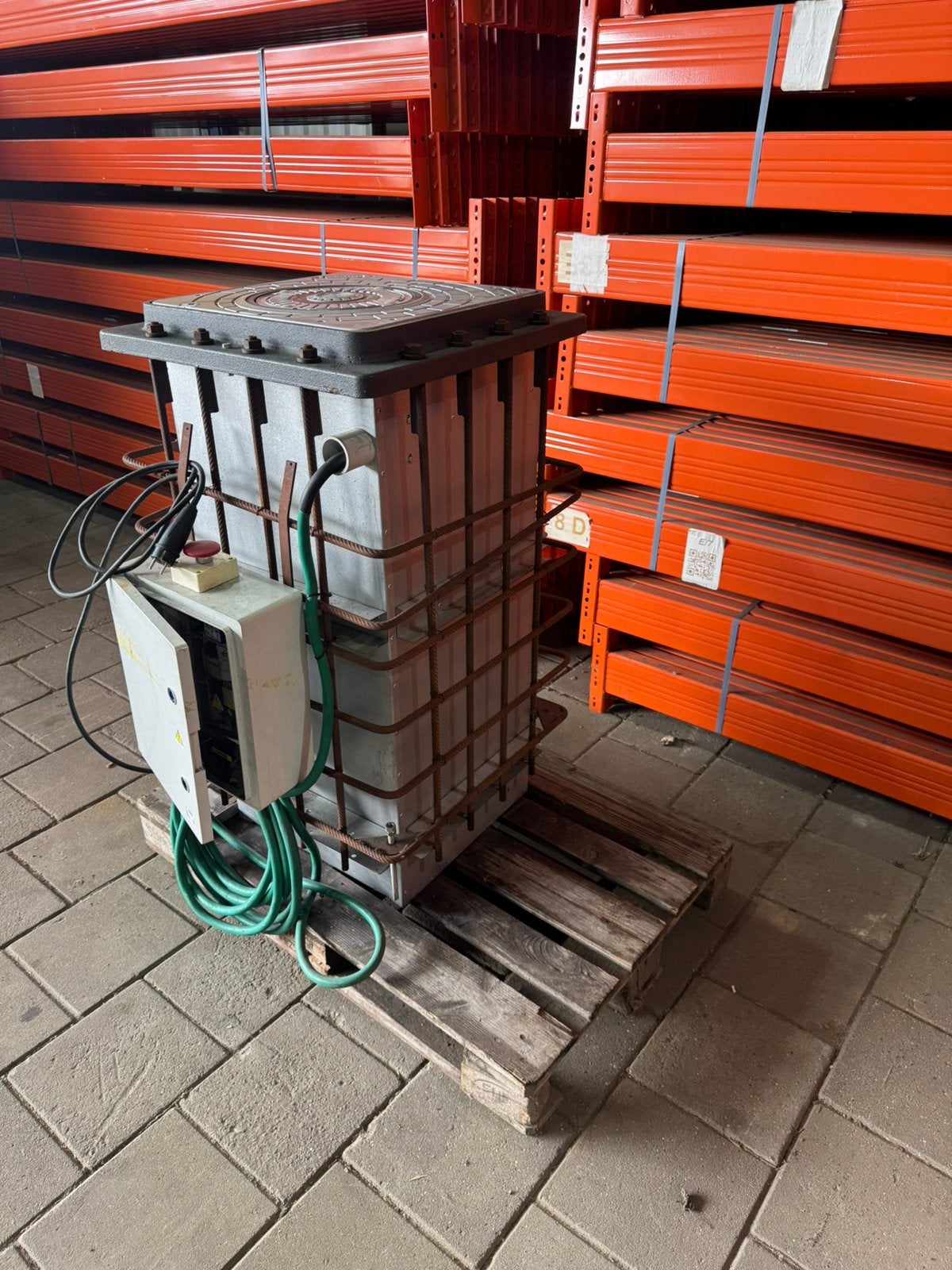 Pilomat hydraulische verzinkbare rampaal 230V, Ophalen, Zo goed als nieuw, Laadkabel