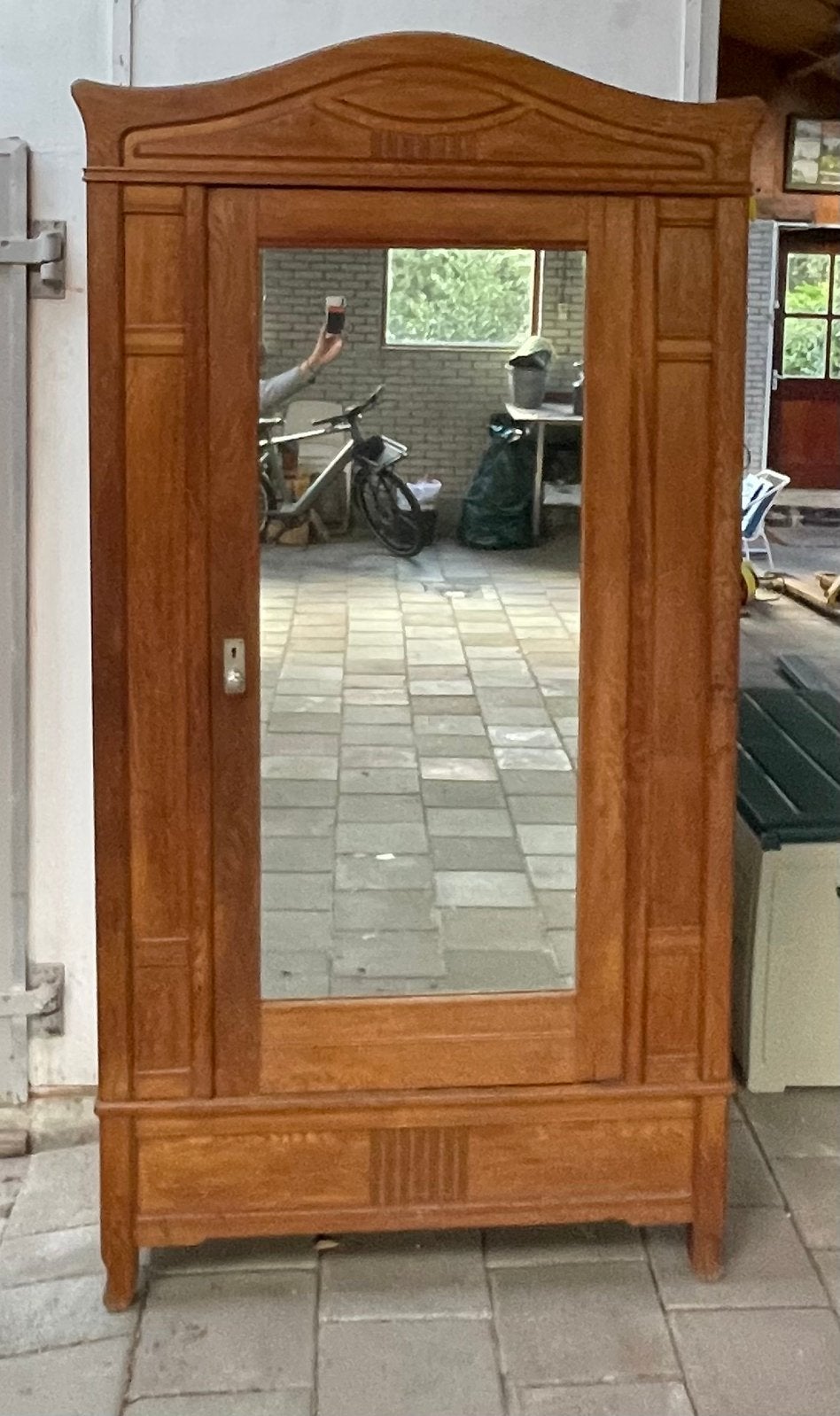 Kast hout met spiegel, Ophalen