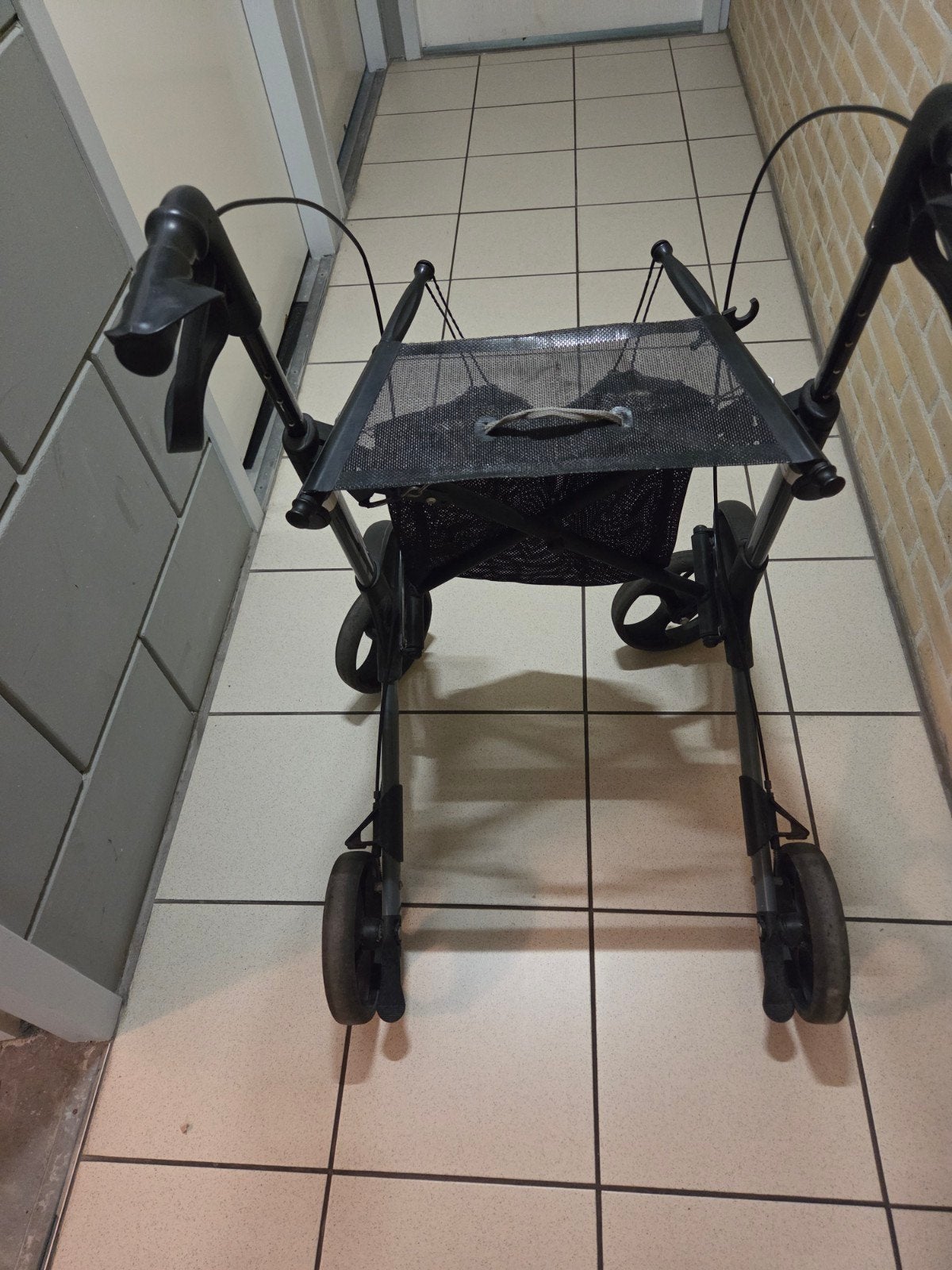 Licht gewicht rollator, Diversen, Ophalen, Zo goed als nieuw