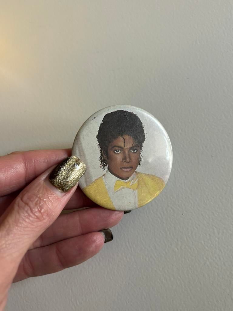 Vintage MJ button Michael Jackson broche, Verzenden, Gebruikt, Overige onderwerpen, Button