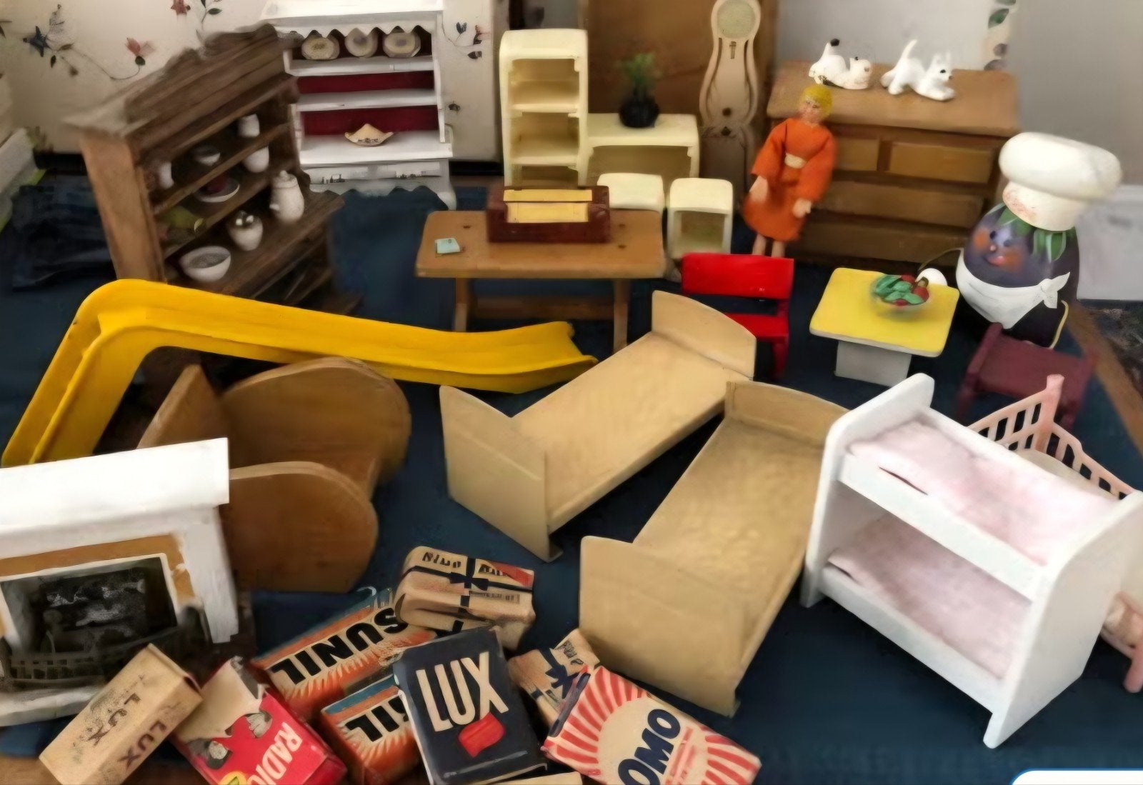 Op zoek naar gratis poppenhuis meubeltjes, Ophalen of Verzenden, Poppenhuis