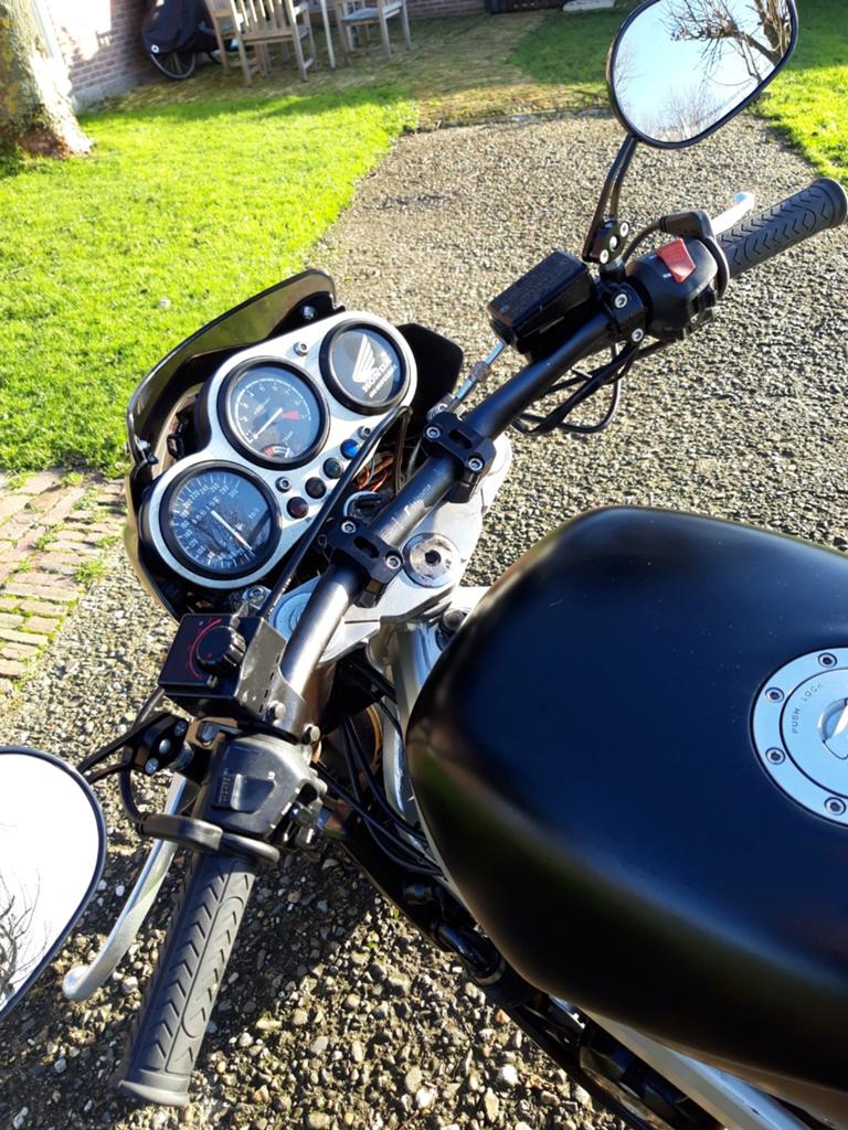 Honda nvt 650cc  bjr 1988 nakidbike  caferacer izgst, Motoren, 2 cilinders, Gebruikt, Minimaal motorrijbewijs A2, LED Verlichting