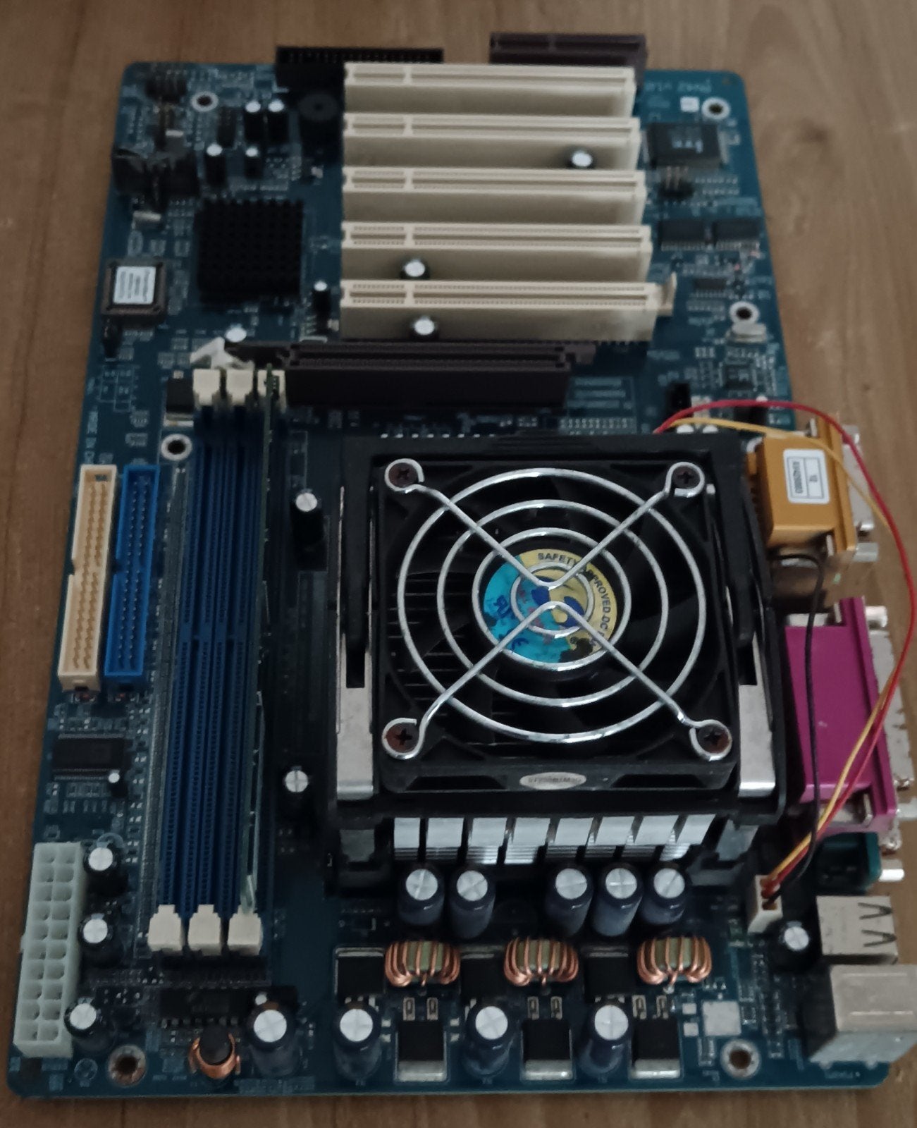 Shuttle AV42 V1.0 (Socket 478) + P4 2.6GHz + RAM + I/O, Computers en Software, Ophalen of Verzenden