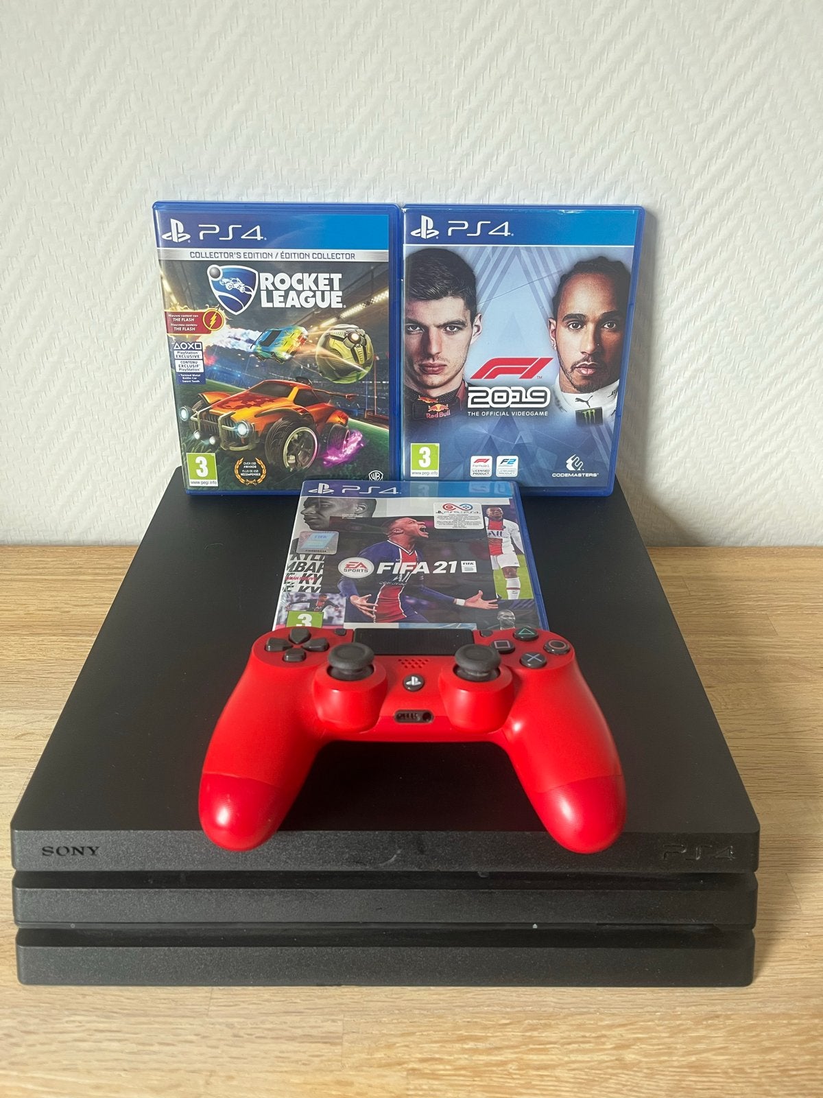 PlayStation 4 Pro 1TB met controller en 3 games, Gebruikt, 2 spelers, Eén computer, Ophalen of Verzenden