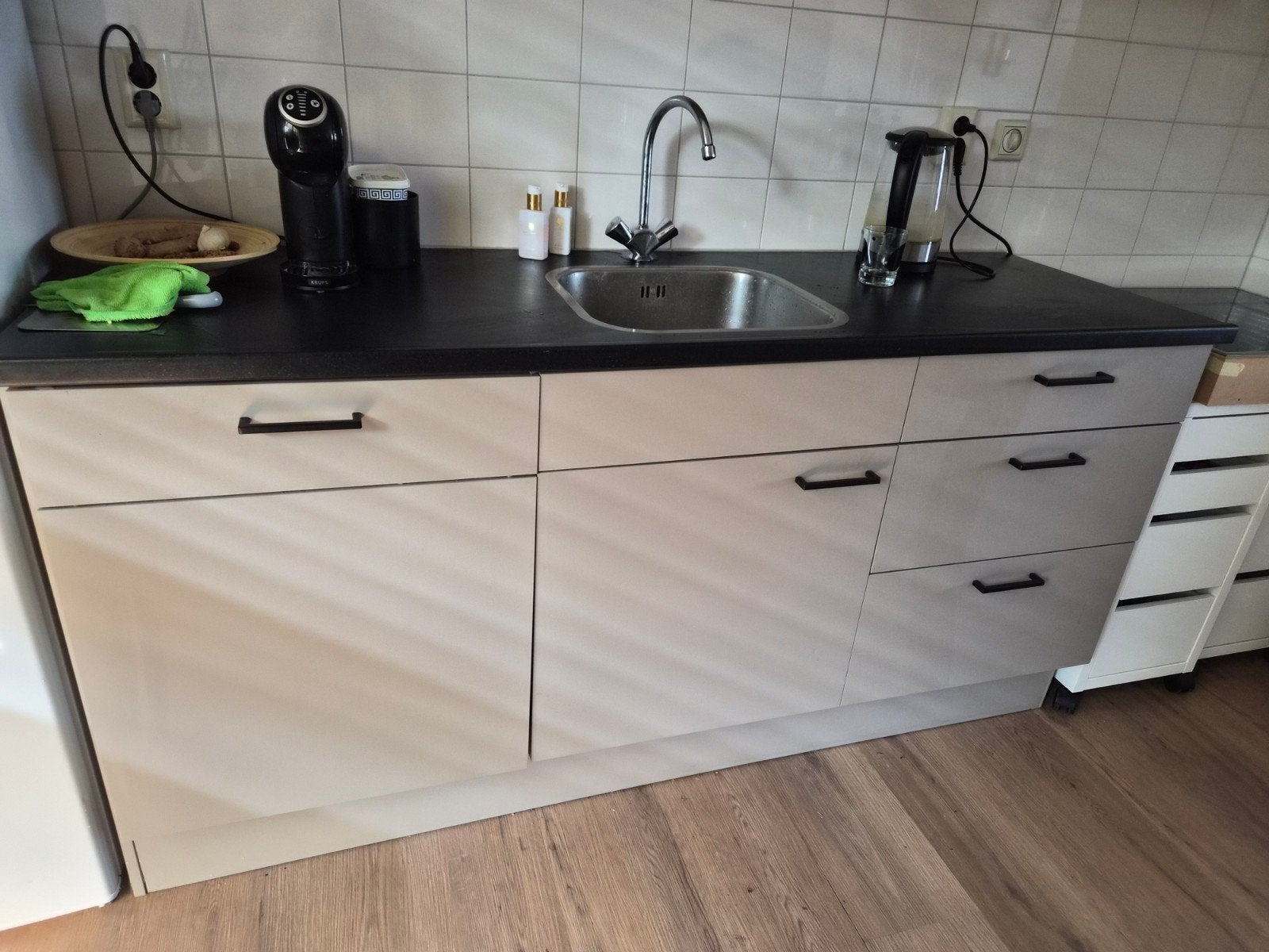 Bruynzeel keukenblok met kraan en ingebouwde vaatwasser, Huis en Inrichting, Keuken | Keukenelementen, Ophalen, Gebruikt, Beige