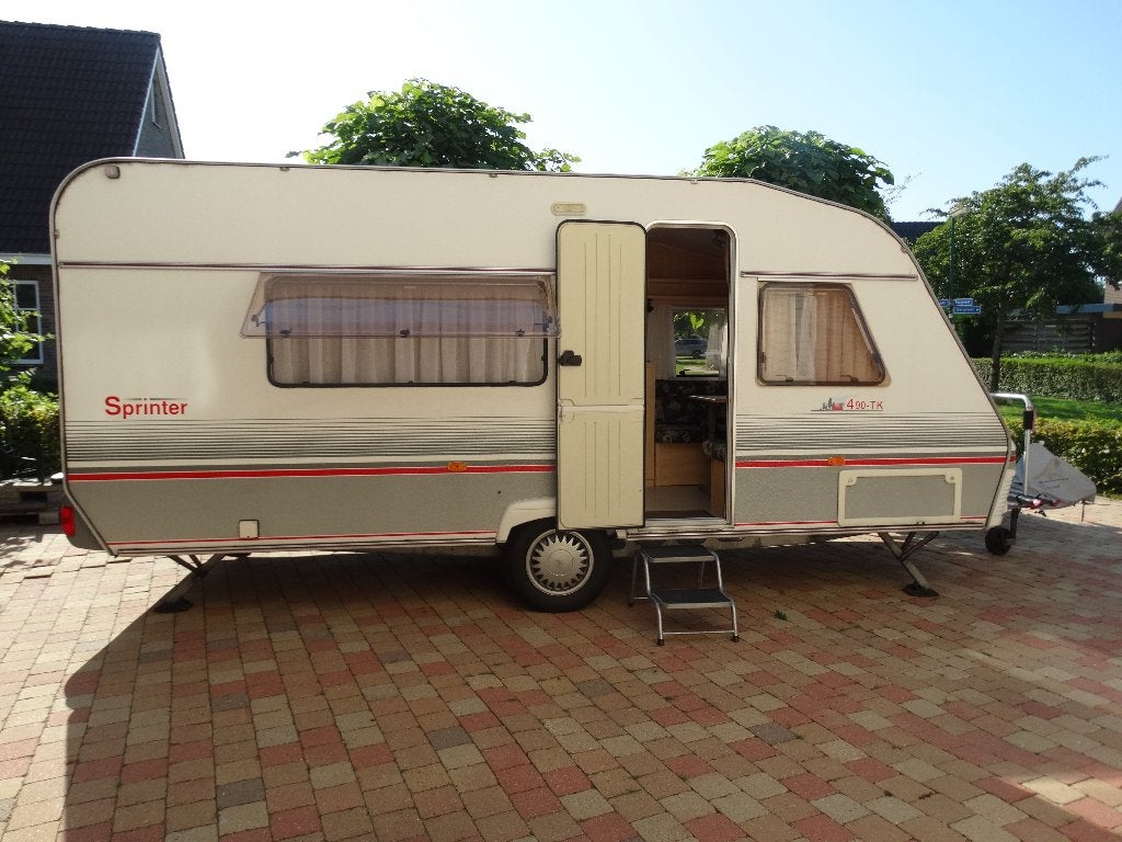 Beyerland Sprinter 490 met stapelbed en stallingsplek, Caravans en Kamperen, Rondzit, Omvormbare zithoek, 750 - 1000 kg, Particulier