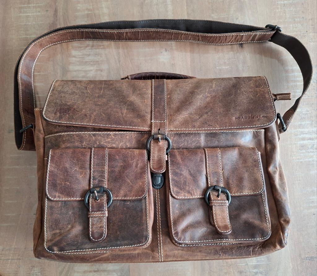Lederen schoudertas ( Ruitertas ), Ophalen, Gebruikt, Bruin, 30 tot 40 cm