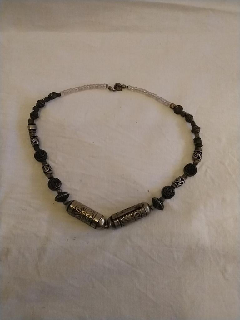 Ketting met zilverkleurige kralen en buisjes, Ophalen of Verzenden