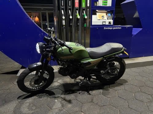 Schakelbrommer Killerbee F66 45 km/u | 2024 | 800 km | Sport, Fietsen en Brommers, Zo goed als nieuw, Benzine, Ophalen, Overige merken