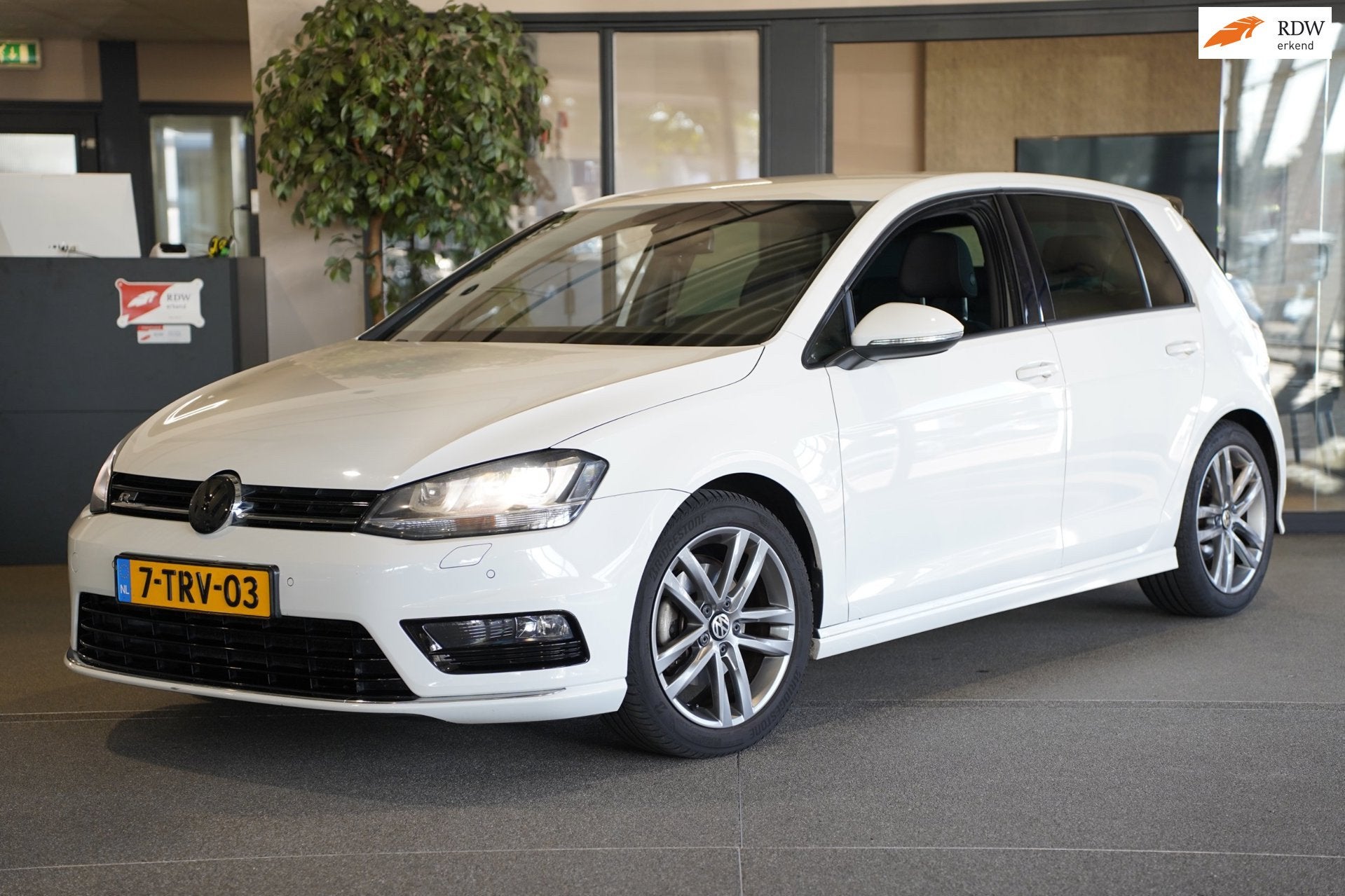 Volkswagen Golf 1.2 TSI 2 x R-Line Navi Cruise Xenon Led Pdc, Auto's, Voorwielaandrijving, Gebruikt, 4 cilinders, Bi-Xenon koplampen